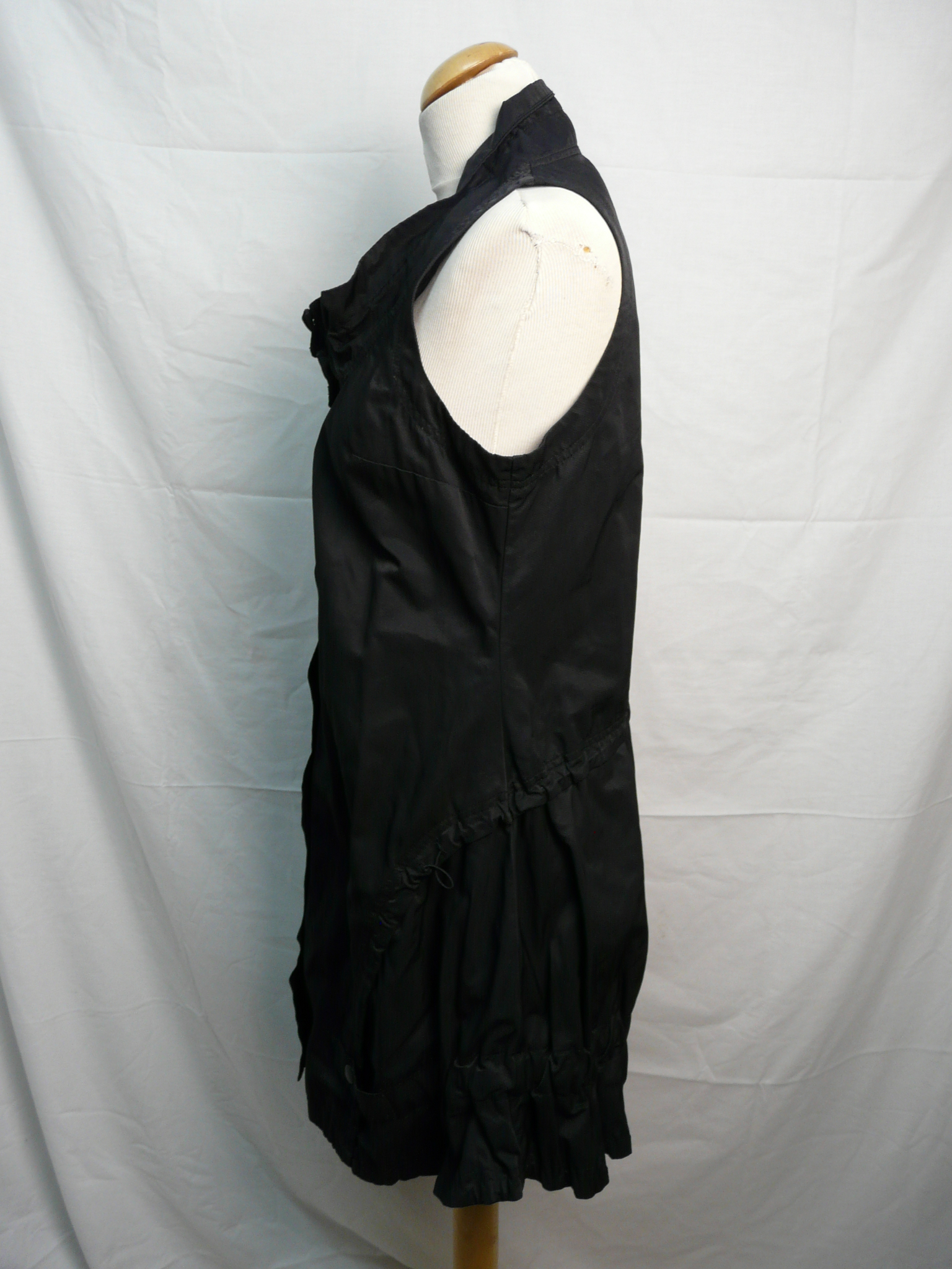 Voir photo 4 de RF283 - Robe boutonnée sans manches - Mado et les Autres - Taille 44 RF283 - Robe boutonnée sans manches - Mado et les Autres - Taille 44 Très bon état reconditionné photo 4