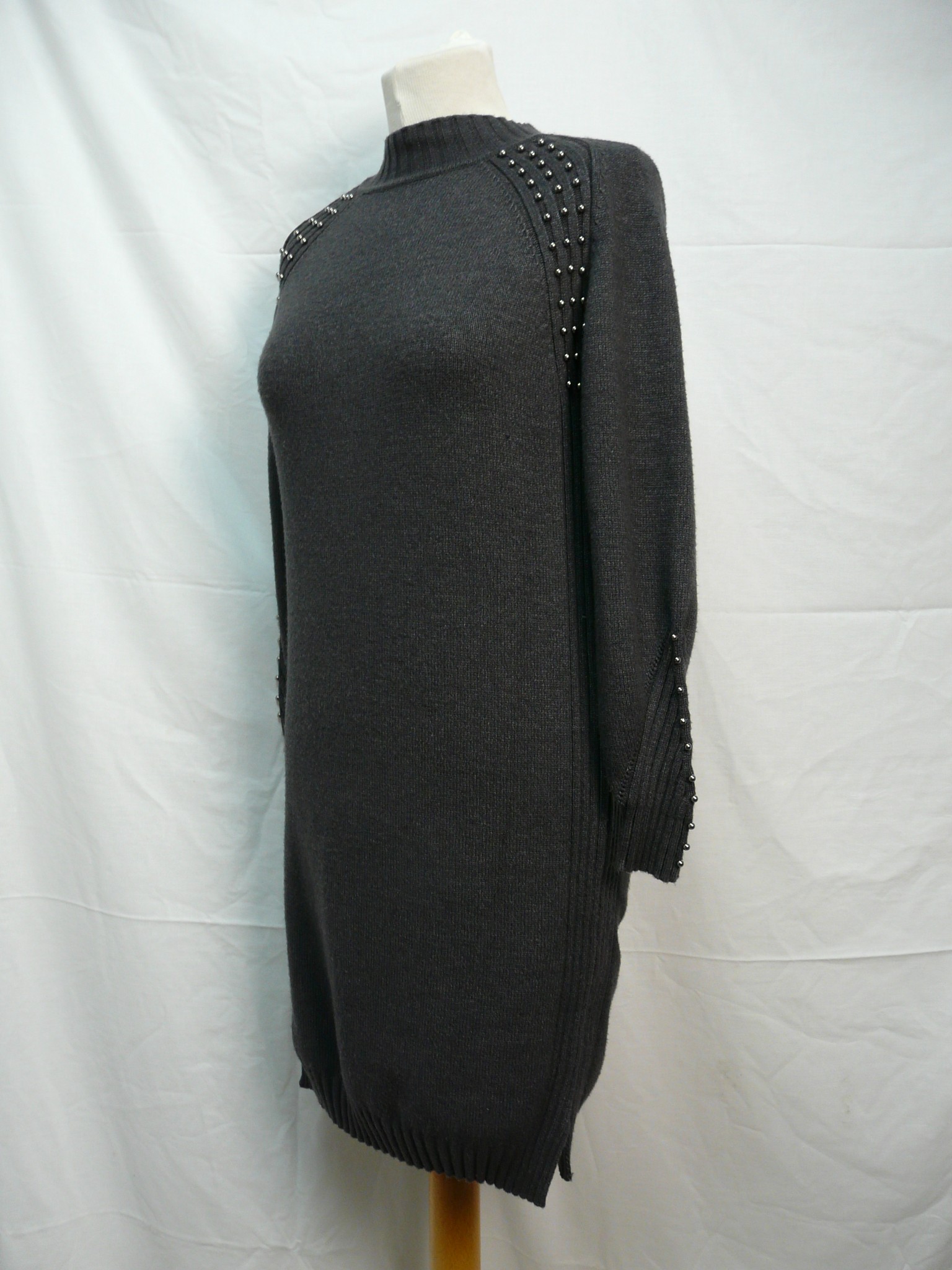 Voir photo 2 de RF29 - Robe pull - Bréal - Taille L RF29 - Robe pull - Bréal - Taille L Très bon état reconditionné photo 2