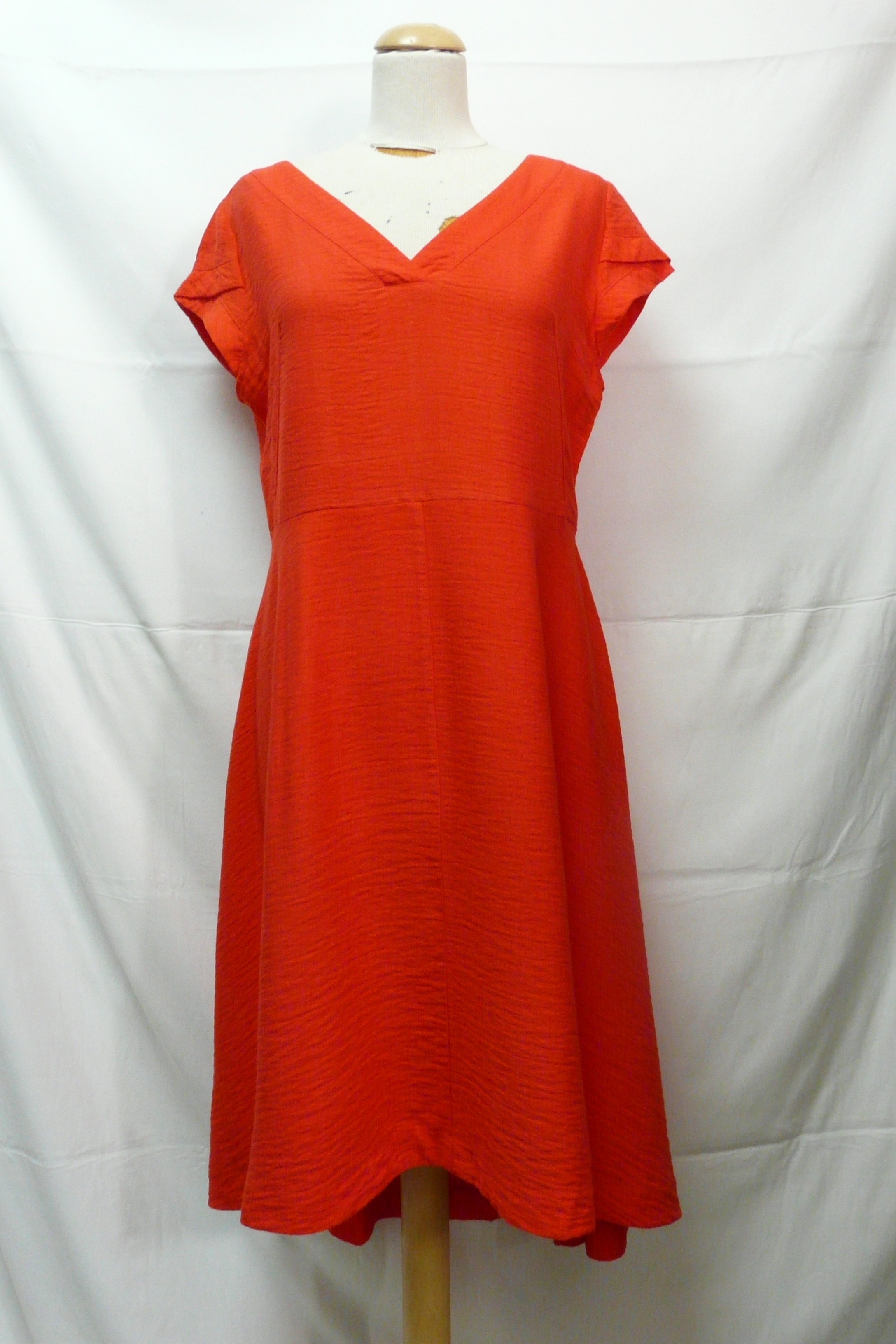 Voir photo 4 de RF321 - Robe ample - Trend by Captain Tortue - Taille 40 RF321 - Robe ample - Trend by Captain Tortue - Taille 40 Très bon état reconditionné photo 4