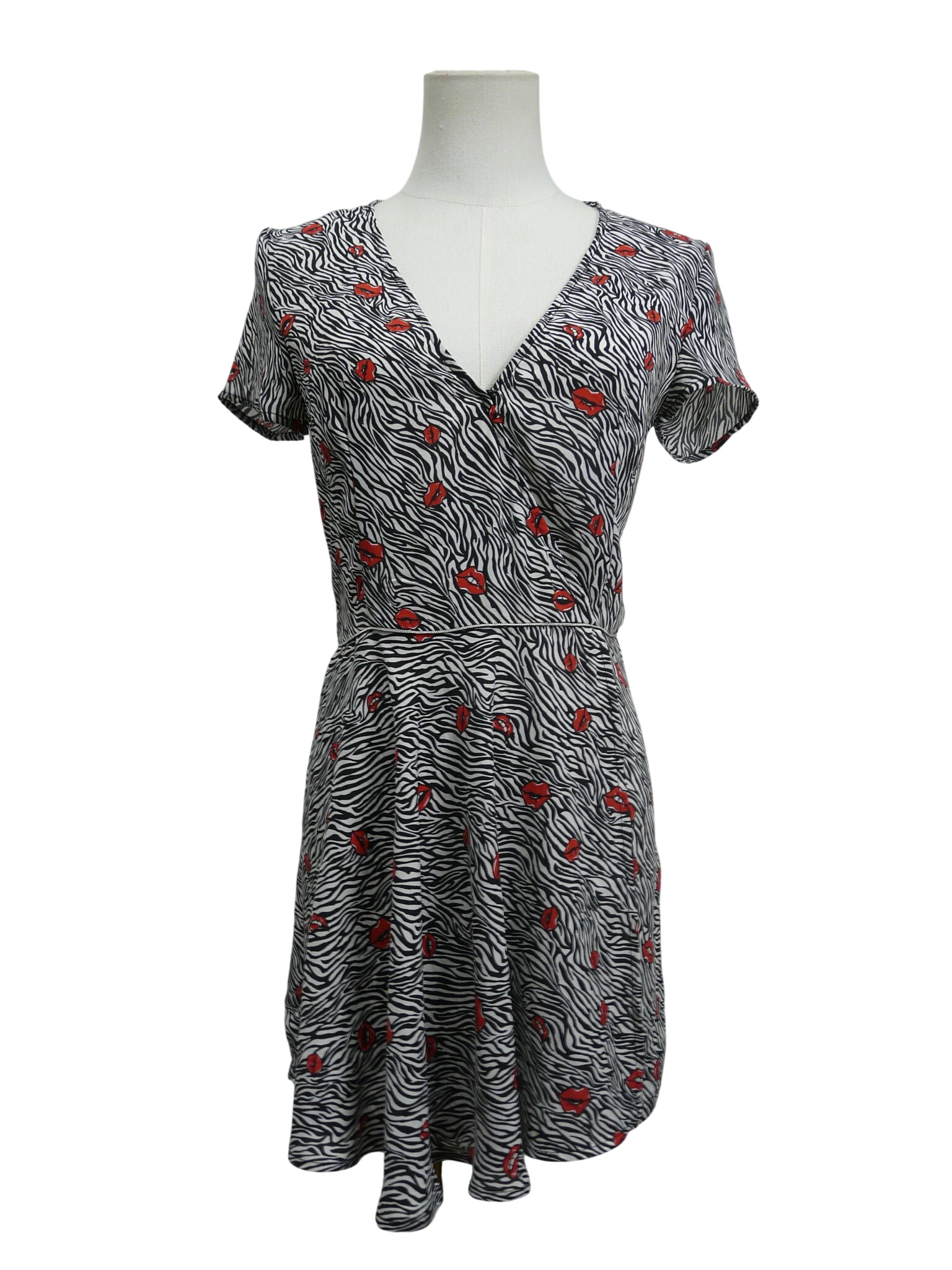 RF329 - Combishort zébré - Morgan de toi - Taille 36 Très bon état - 13,00 € RF329 - Combishort zébré - Morgan de toi - Taille 36 Très bon état reconditionné disponible sur Label Emmaüs