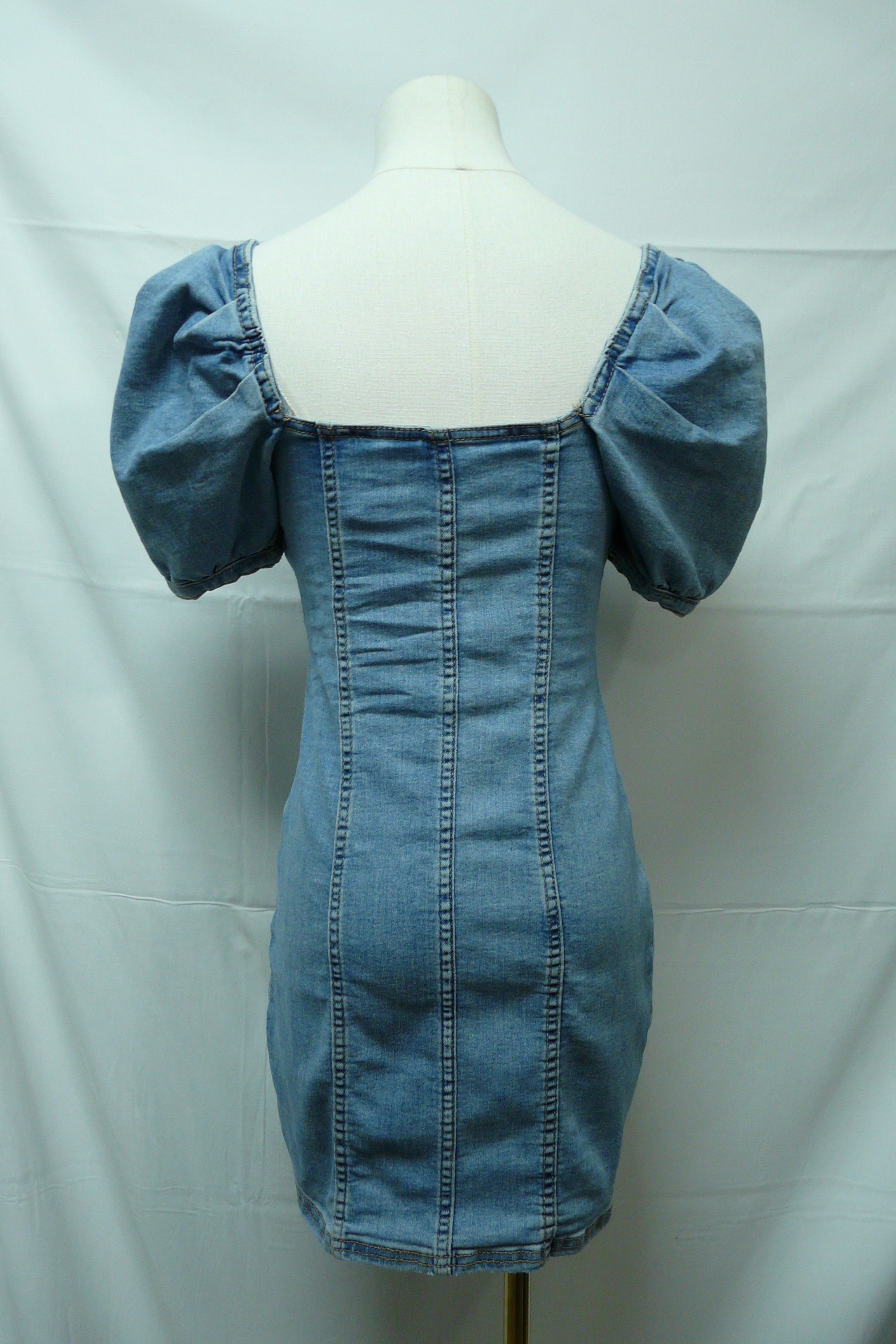 Voir photo 2 de RF340 - Robe en jean - Divided H & M - Taille 36 RF340 - Robe en jean - Divided H & M - Taille 36 Parfait état reconditionné photo 2