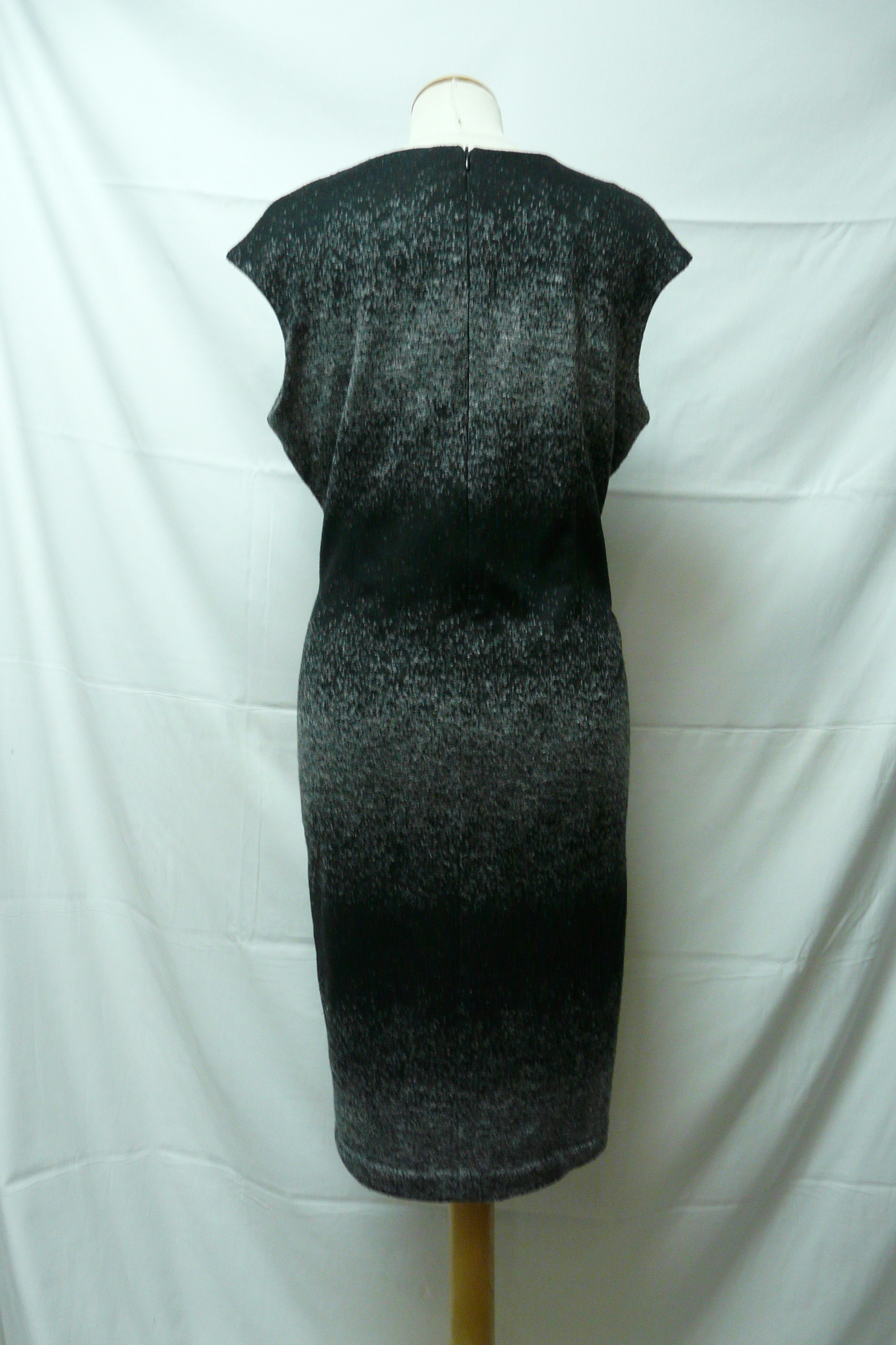 Voir photo 2 de RF57 - Robe en laine mélangée - Your Sixth Sense - Taille 44 RF57 - Robe en laine mélangée - Your Sixth Sense - Taille 44 Bon état reconditionné photo 2