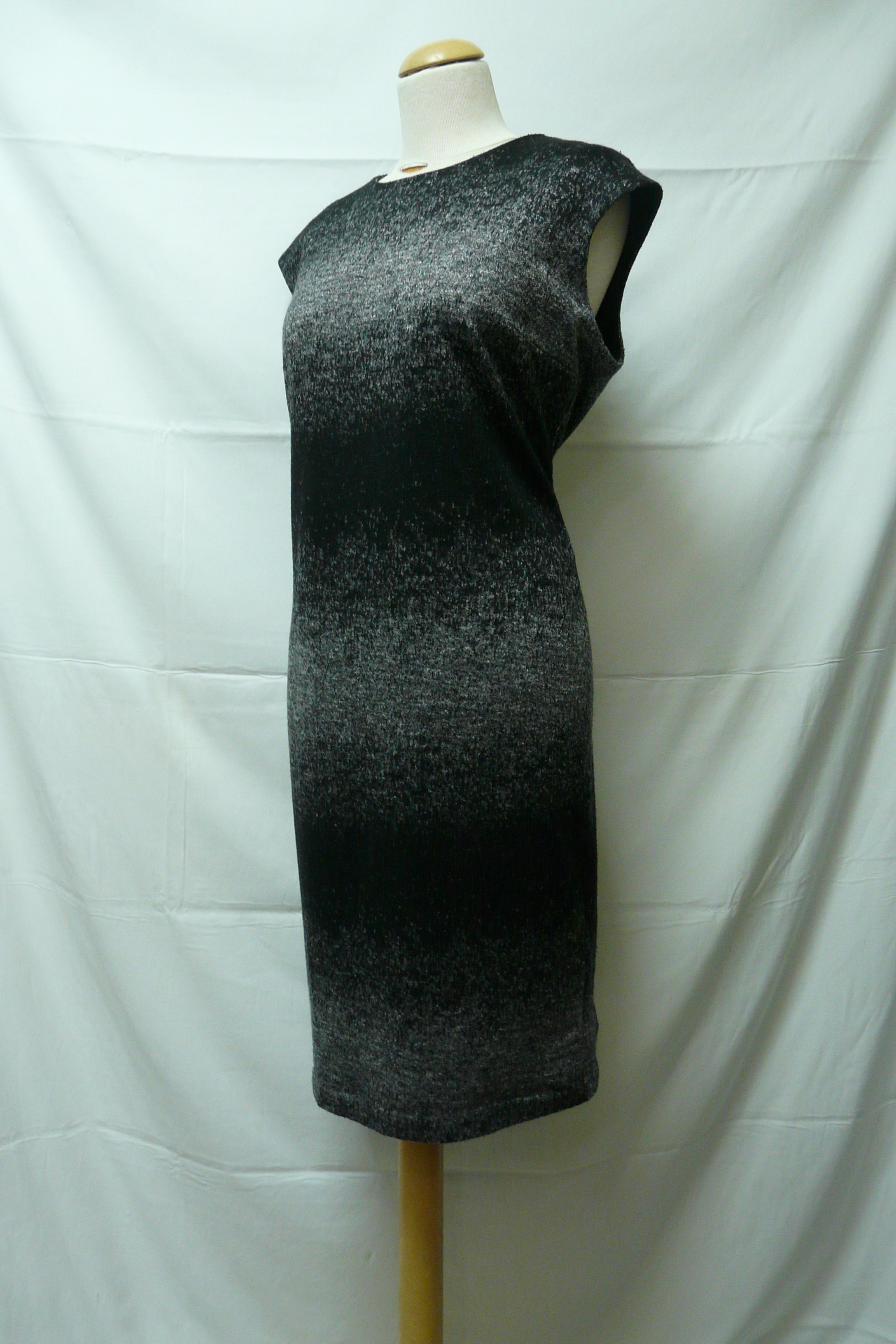 Voir photo 3 de RF57 - Robe en laine mélangée - Your Sixth Sense - Taille 44 RF57 - Robe en laine mélangée - Your Sixth Sense - Taille 44 Bon état reconditionné photo 3