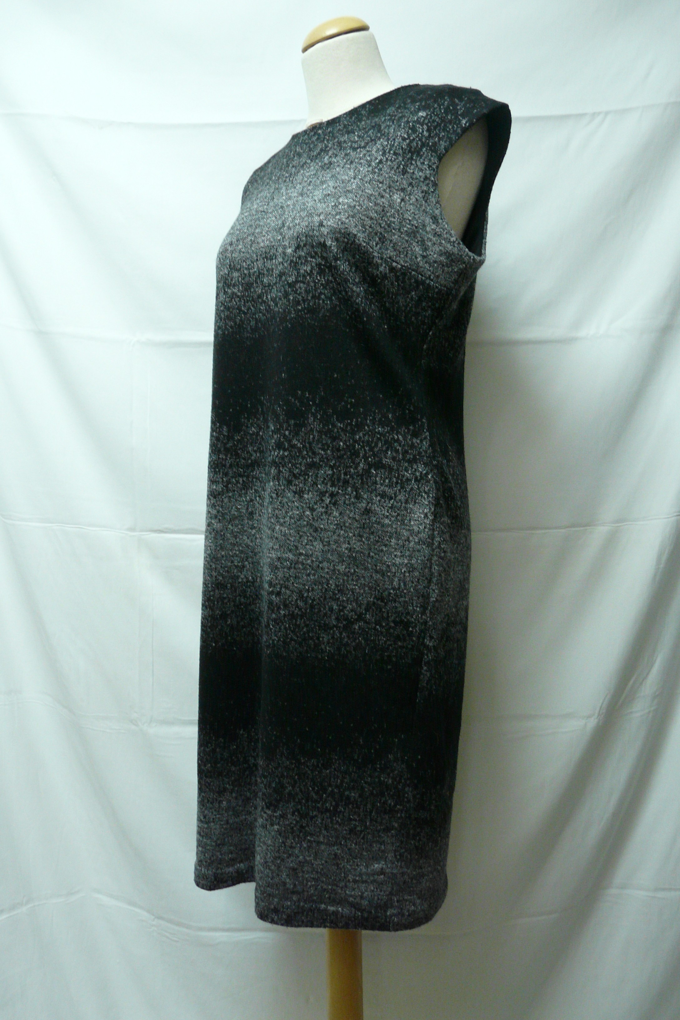 Voir photo 6 de RF57 - Robe en laine mélangée - Your Sixth Sense - Taille 44 RF57 - Robe en laine mélangée - Your Sixth Sense - Taille 44 Bon état reconditionné photo 6