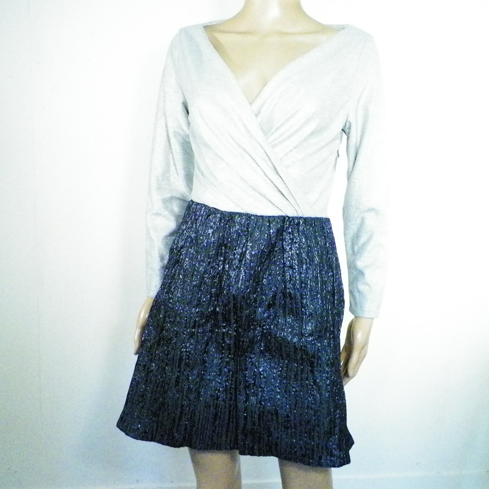 Acheter Robe Argenté Taille Estimée S/M. Bon état - 10,00 € Robe Argenté Taille Estimée S/M. Bon état reconditionné disponible sur Label Emmaüs