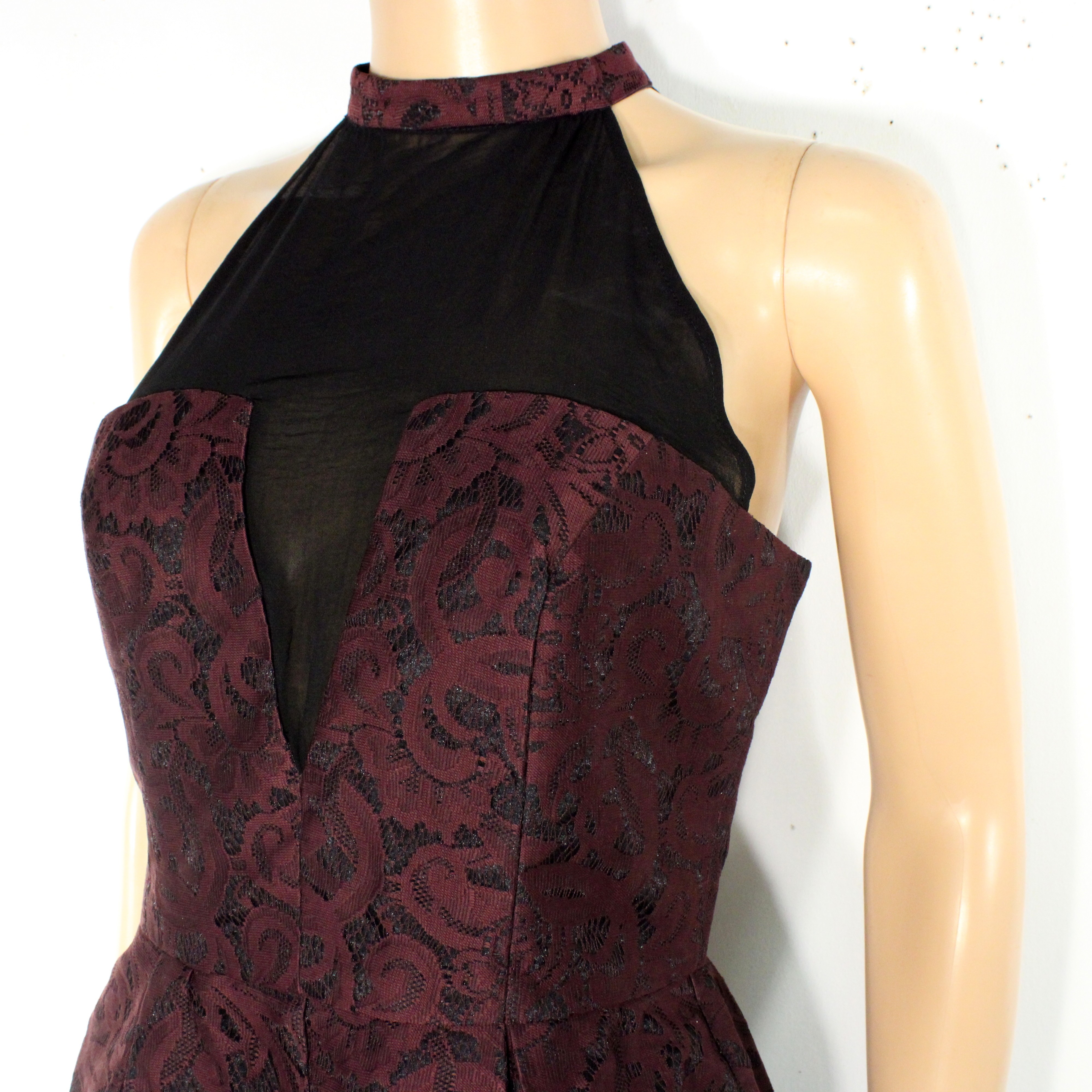 Voir photo 3 de Robe Aubergine & Noire A Motifs ASOS Taille 38 Robe Aubergine & Noire A Motifs ASOS Taille 38 Très bon état reconditionné photo 3