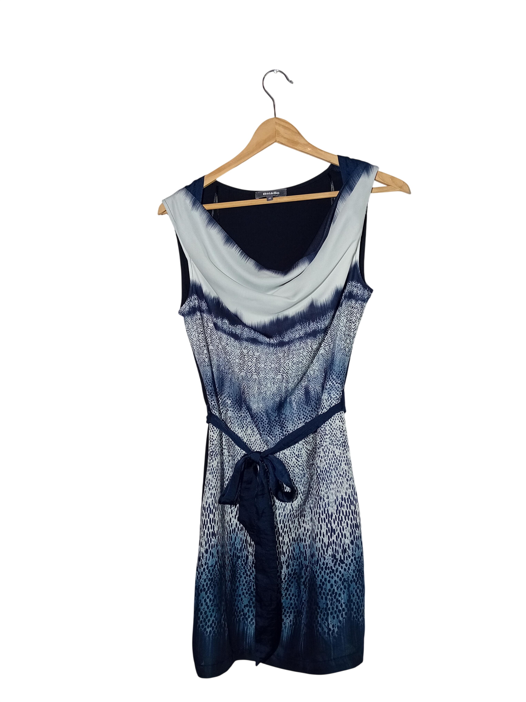 Acheter Robe Bel&bo Sans Manches Motifs Bleus Et Blancs S/36 (T5642) Très bon état - 10,00 € Robe Bel&bo Sans Manches Motifs Bleus Et Blancs S/36 (T5642) Très bon état reconditionné disponible sur Label Emmaüs