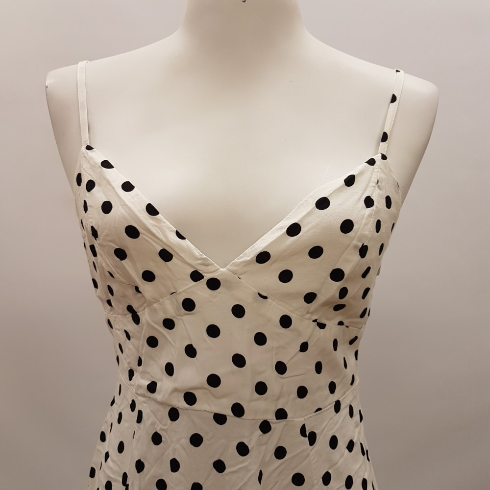 Voir photo 5 de Robe blanche à bretelles à pois noirs - CACHE CACHE - Taille 36 Robe blanche à bretelles à pois noirs - CACHE CACHE - Taille 36 Très bon état reconditionné photo 5