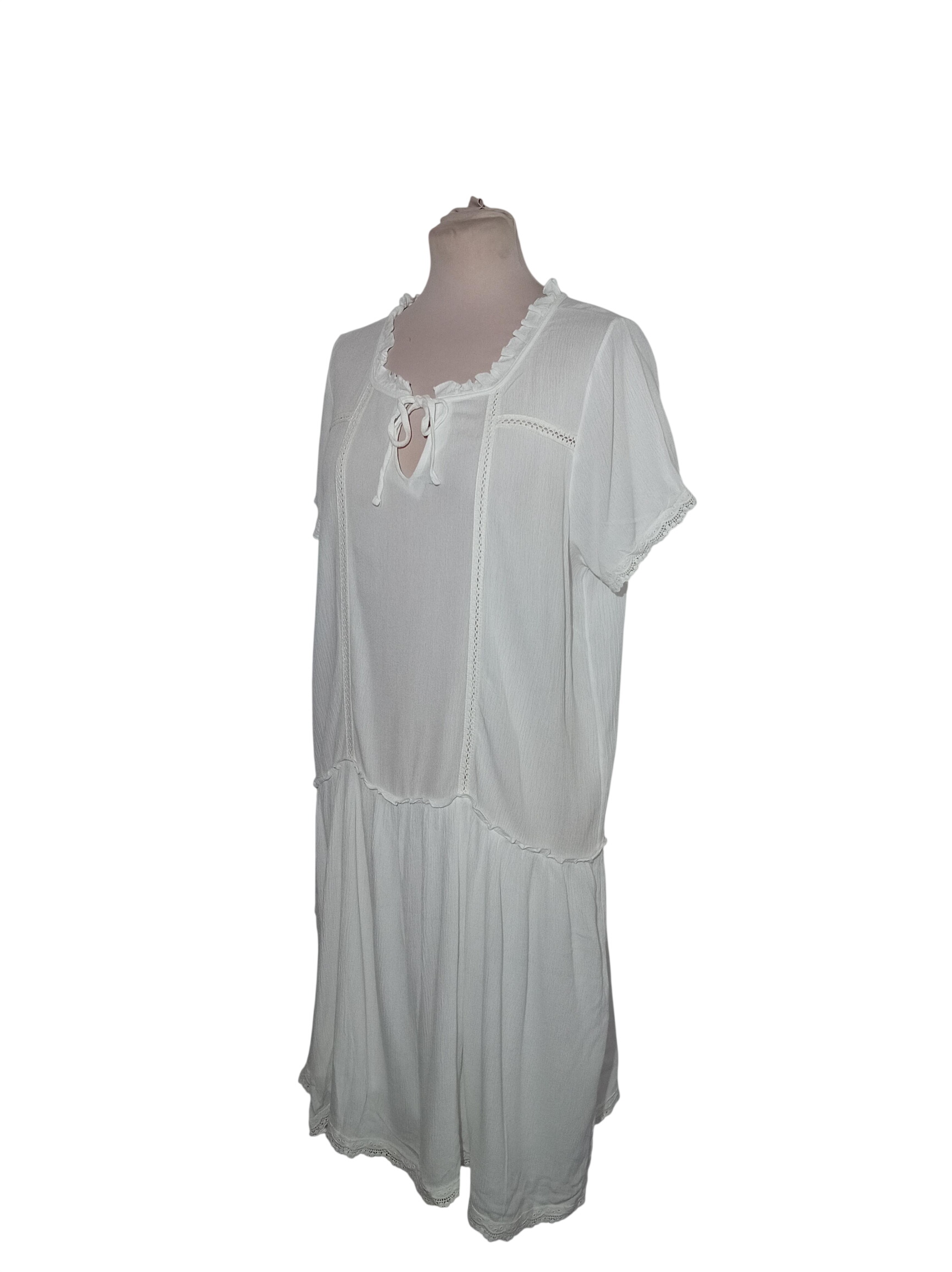 Acheter Robe Blanche Courte Dentelle Bohème 3 Suisses (T5394) Très bon état - 10,00 € Robe Blanche Courte Dentelle Bohème 3 Suisses (T5394) Très bon état reconditionné disponible sur Label Emmaüs