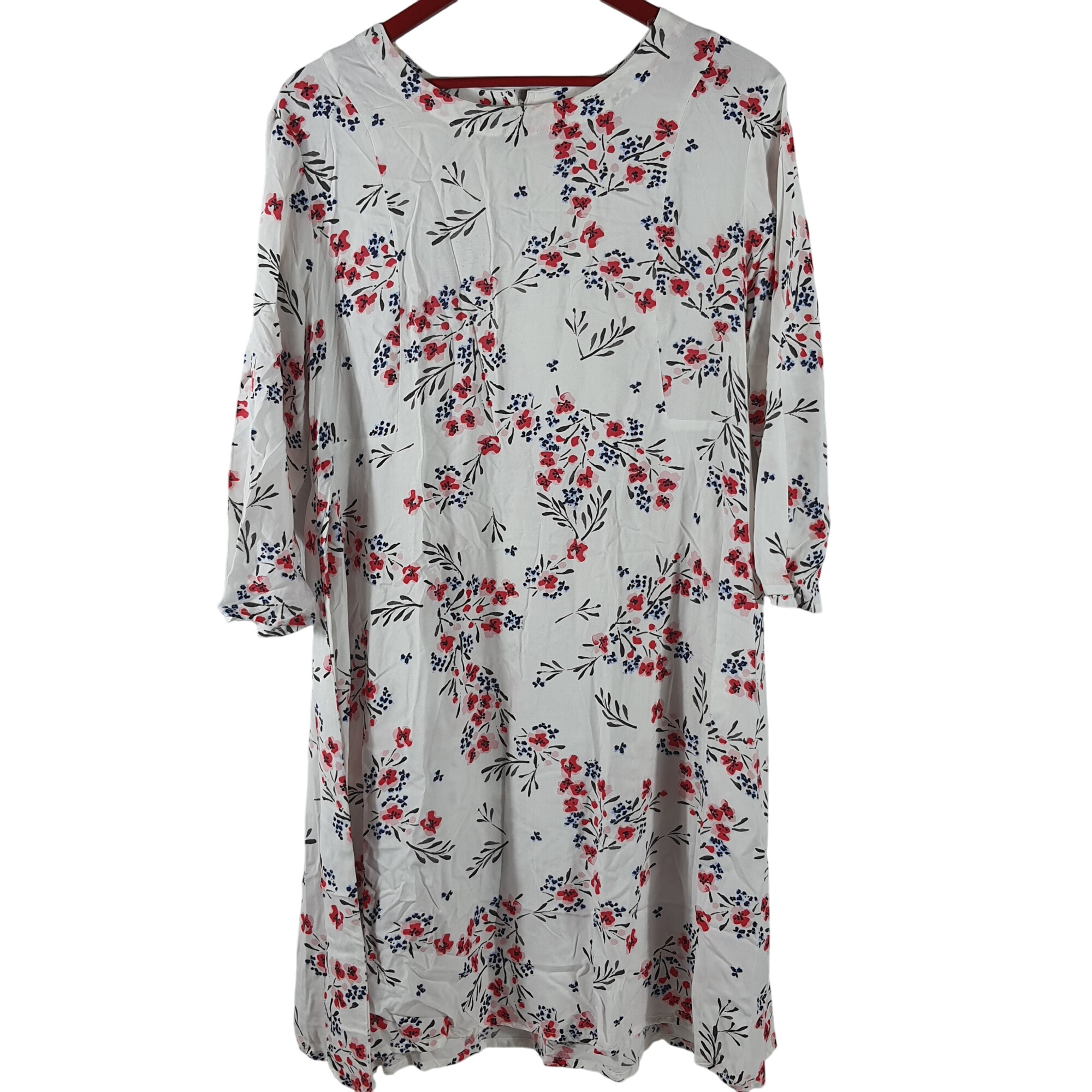 Acheter Robe blanche fleurie - Benetton - L Très bon état - 11,28 € Robe blanche fleurie - Benetton - L Très bon état reconditionné disponible sur Label Emmaüs
