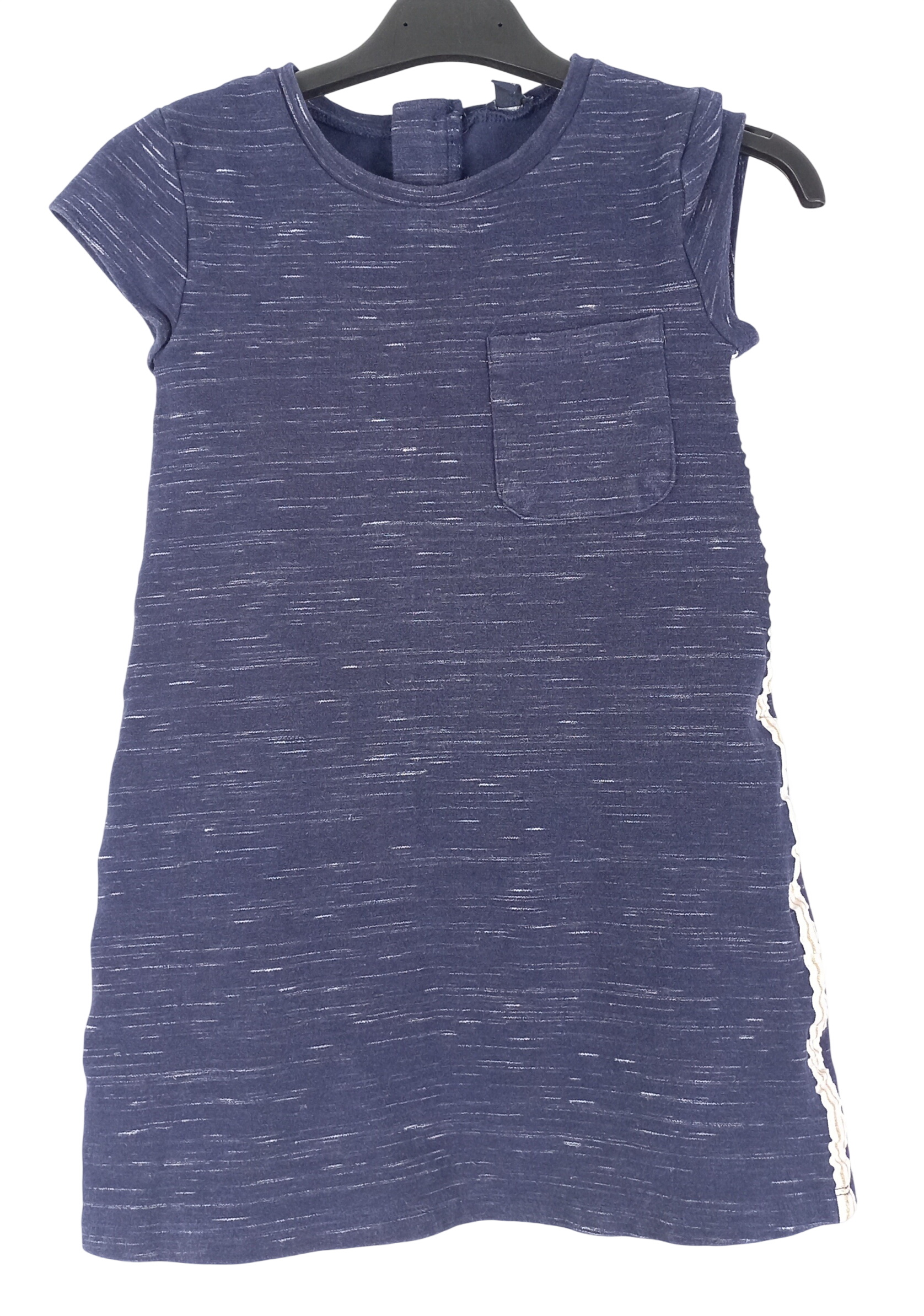 Robe bleu foncé chiné zip dos bande blanc doré rose une poche devant 8A "KIABI" Très bon état - 10,00 € Robe bleu foncé chiné zip dos bande blanc doré rose une poche devant 8A "KIABI" Très bon état reconditionné disponible sur Label Emmaüs
