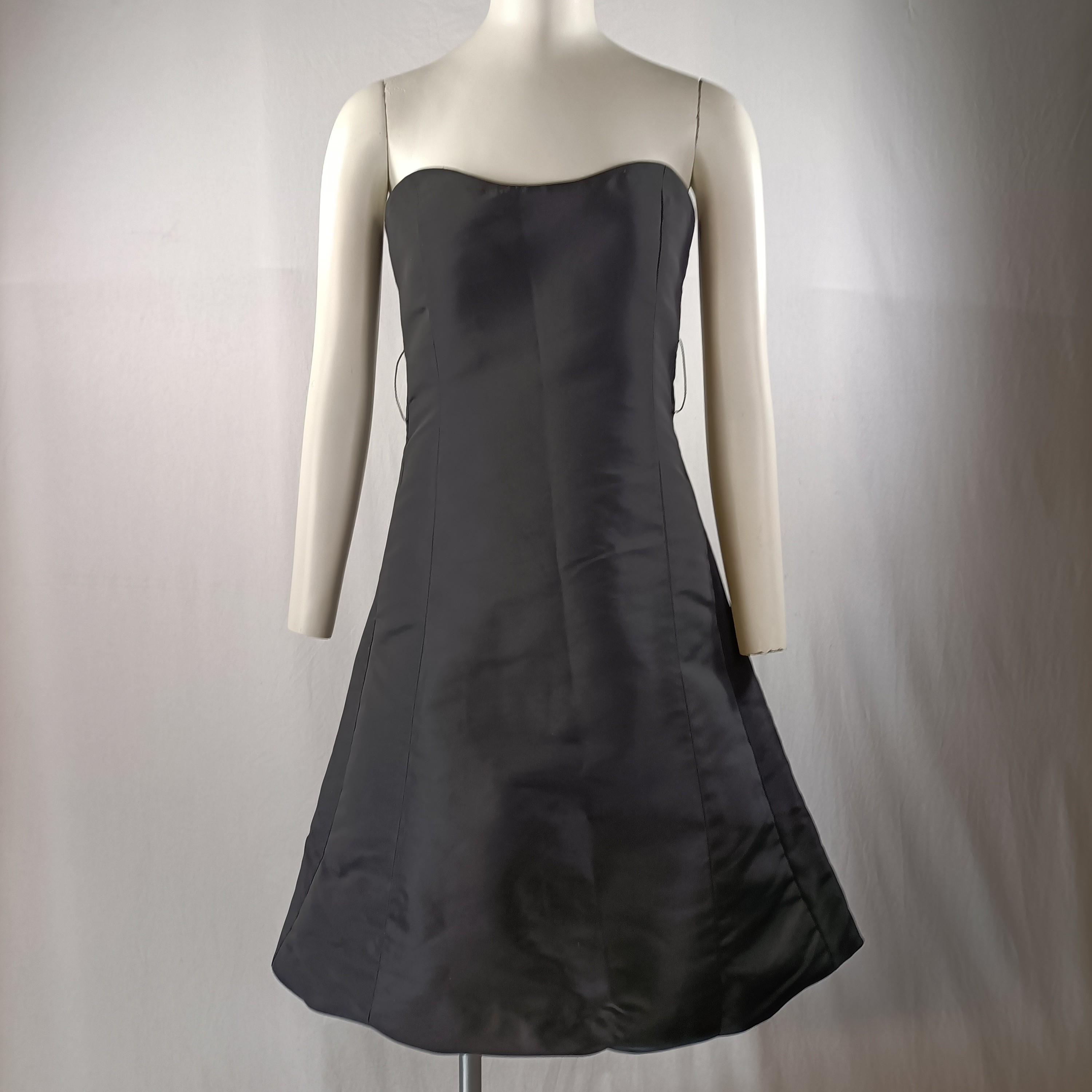 Acheter Robe bustier noire de soirée - MNG SUIT - Taille S Bon état - 10,50 € Robe bustier noire de soirée - MNG SUIT - Taille S Bon état reconditionné disponible sur Label Emmaüs