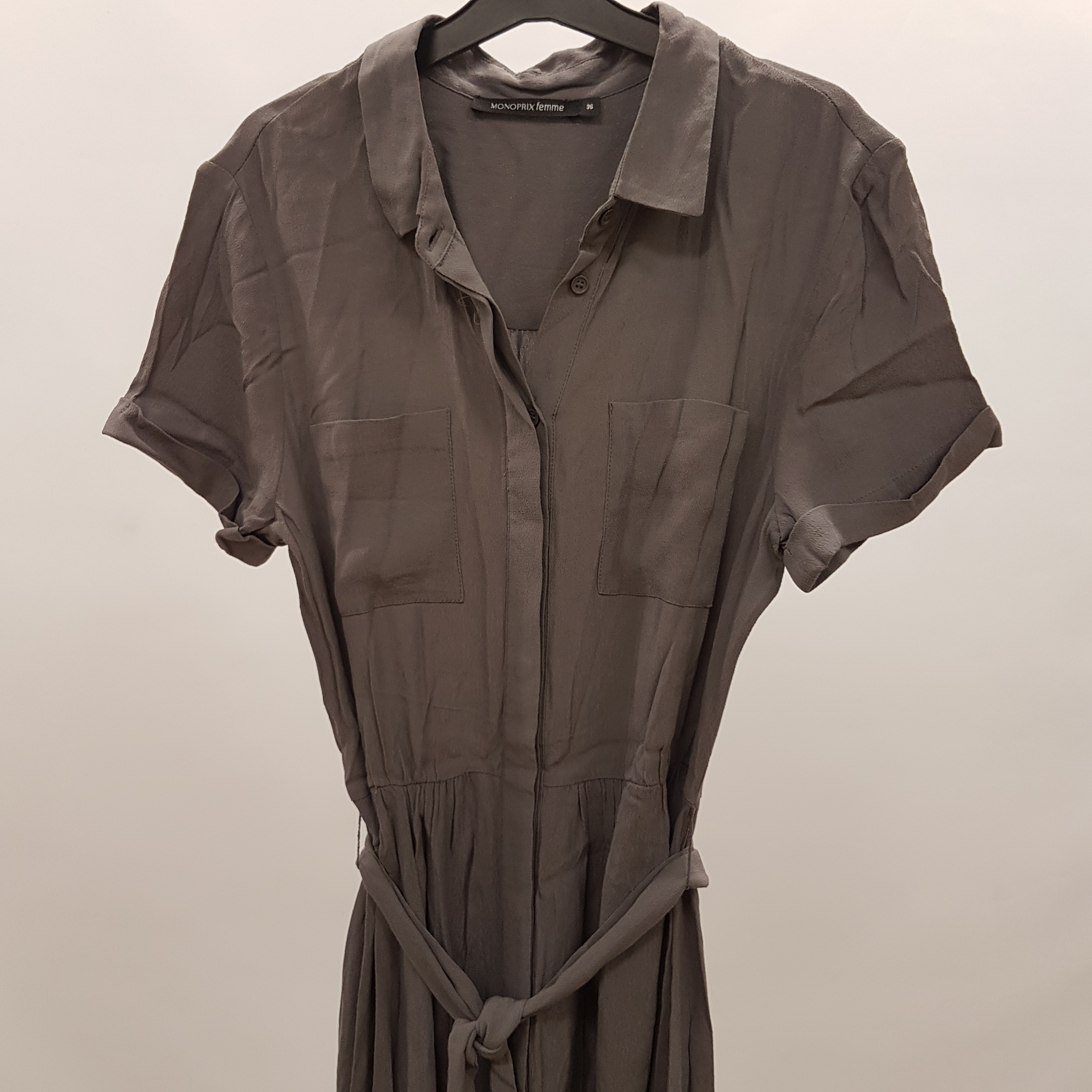 Voir photo 4 de Robe chemise gris souris - MONOPRIX FEMME - Taille 36 Robe chemise gris souris - MONOPRIX FEMME - Taille 36 Très bon état reconditionné photo 4
