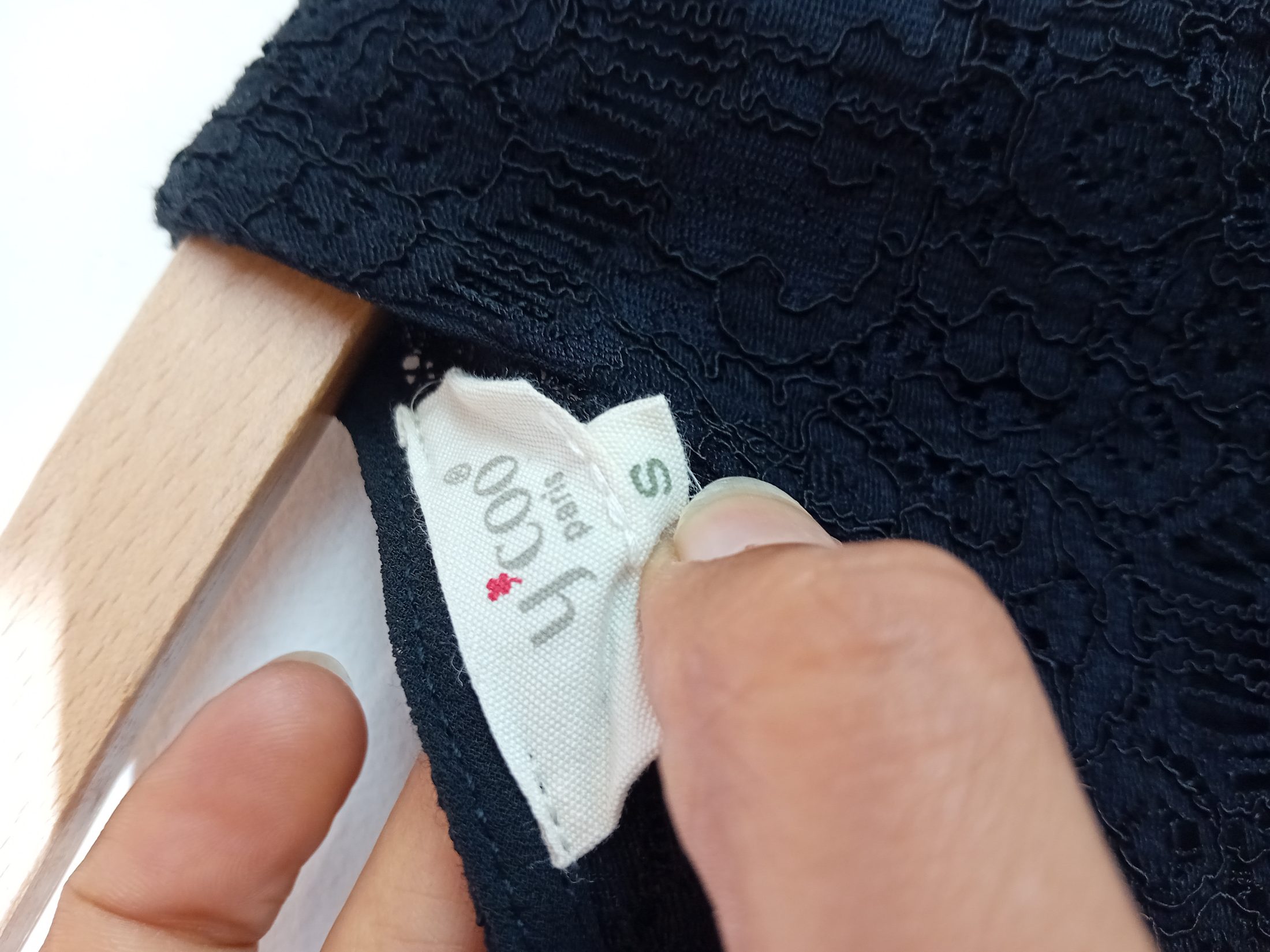 Voir photo 5 de Robe Courte En Dentelle Noire Hycoo Paris T5715 (T5715) Robe Courte En Dentelle Noire Hycoo Paris T5715 (T5715) Très bon état reconditionné photo 5