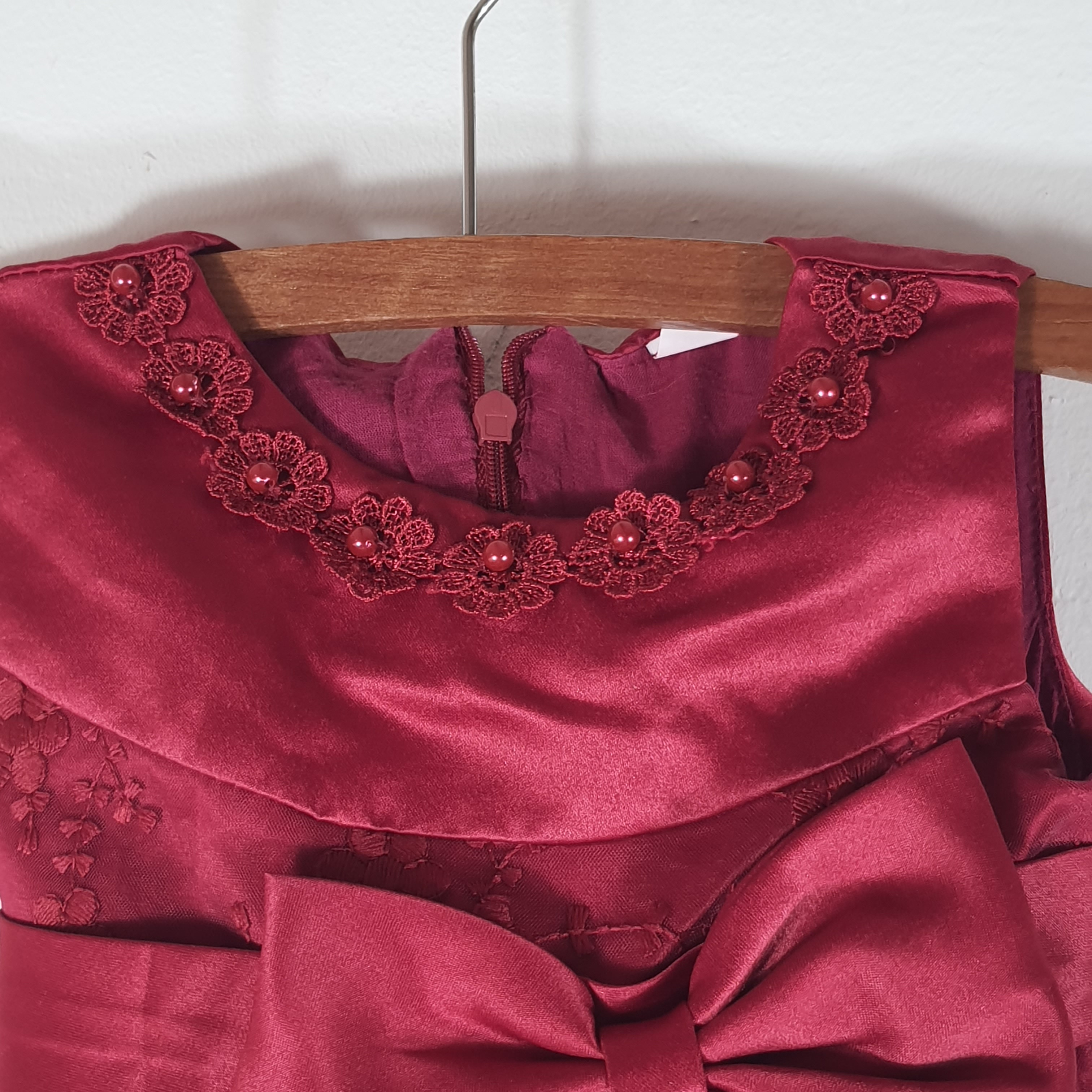 Voir photo 3 de Robe de cérémonie rouge - 6 mois Robe de cérémonie rouge - 6 mois Très bon état reconditionné photo 3