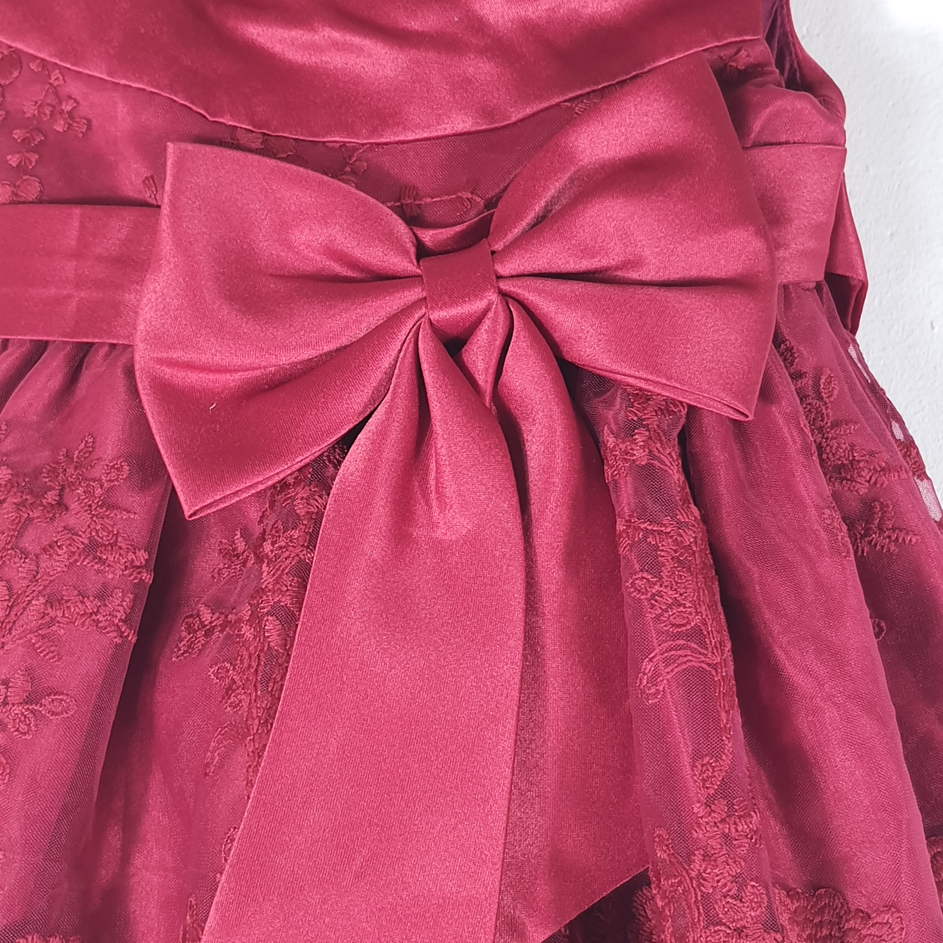 Voir photo 5 de Robe de cérémonie rouge - 6 mois Robe de cérémonie rouge - 6 mois Très bon état reconditionné photo 5