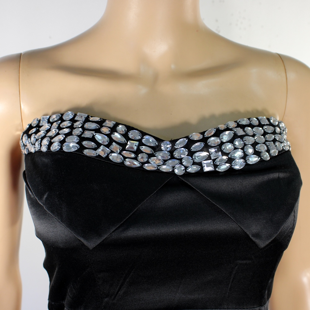 Voir photo 3 de Robe De Cocktail Noir Strass R.J STORY Taille Estimé 36 Robe De Cocktail Noir Strass R.J STORY Taille Estimé 36 Parfait état reconditionné photo 3