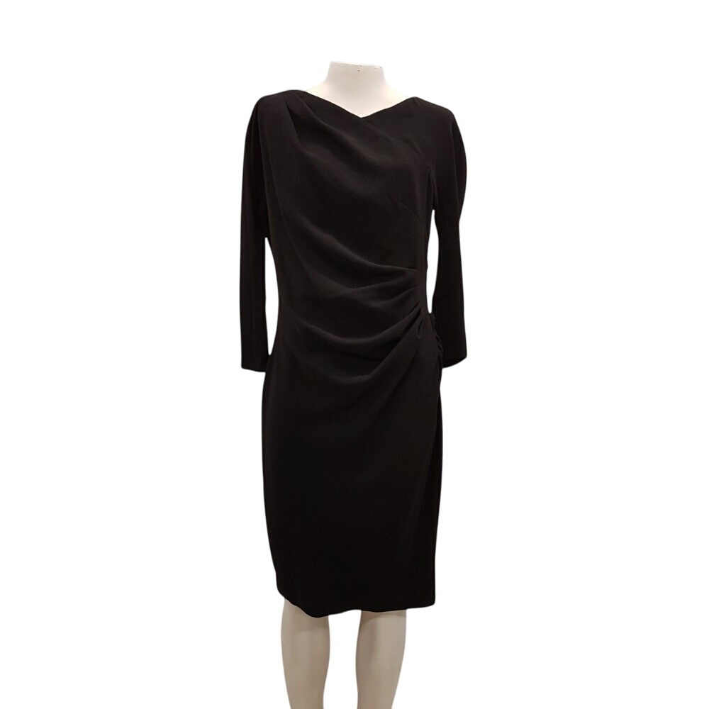 Robe de fête noire - MAX MARA - Taille 40 ESTIME Très bon état - 237,00 € Robe de fête noire - MAX MARA - Taille 40 ESTIME Très bon état reconditionné disponible sur Label Emmaüs