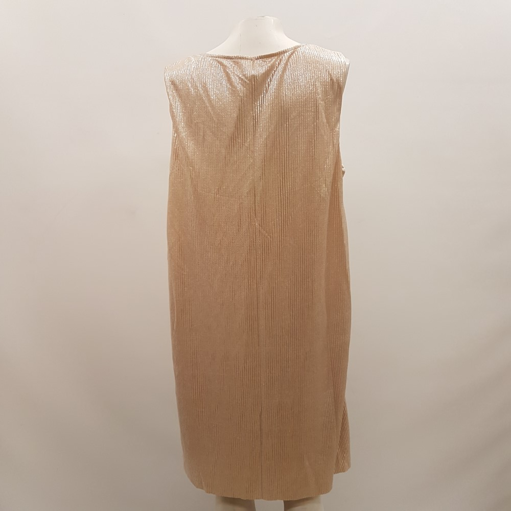 Voir photo 2 de Robe de fête pêche pailleté argent - IN EXTENSO - Taille 46 Robe de fête pêche pailleté argent - IN EXTENSO - Taille 46 Parfait état reconditionné photo 2