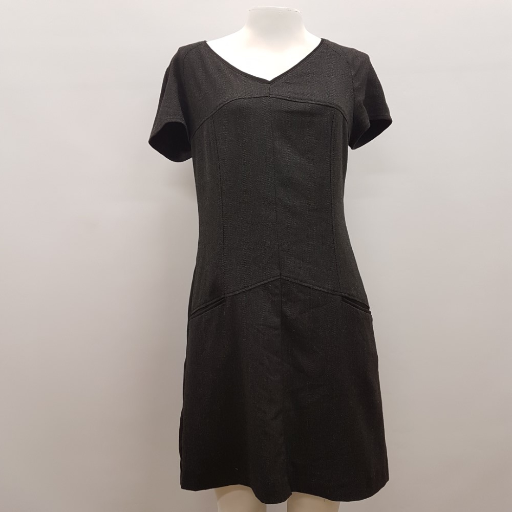 Voir photo 3 de Robe de fêtes noire chinée - CHATTAWAK - Taille 38 Robe de fêtes noire chinée - CHATTAWAK - Taille 38 Très bon état reconditionné photo 3