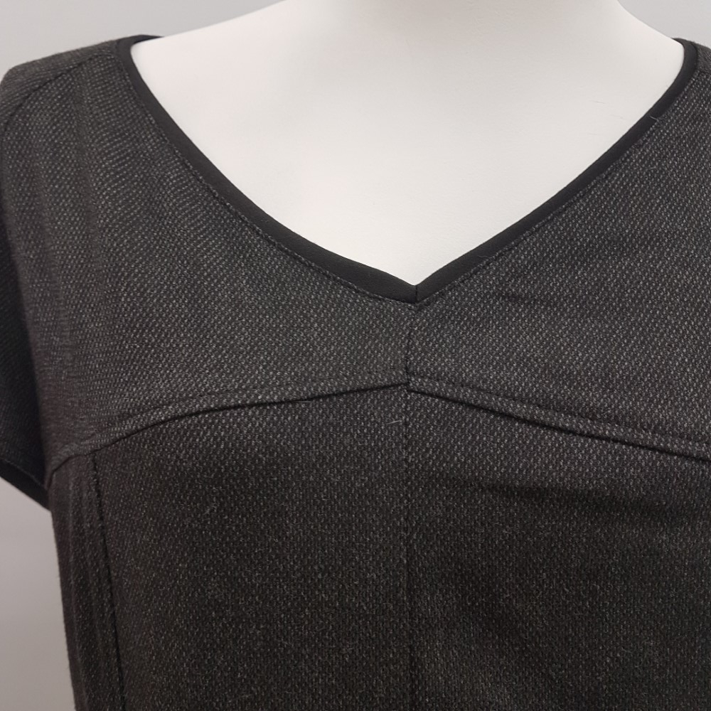 Voir photo 4 de Robe de fêtes noire chinée - CHATTAWAK - Taille 38 Robe de fêtes noire chinée - CHATTAWAK - Taille 38 Très bon état reconditionné photo 4
