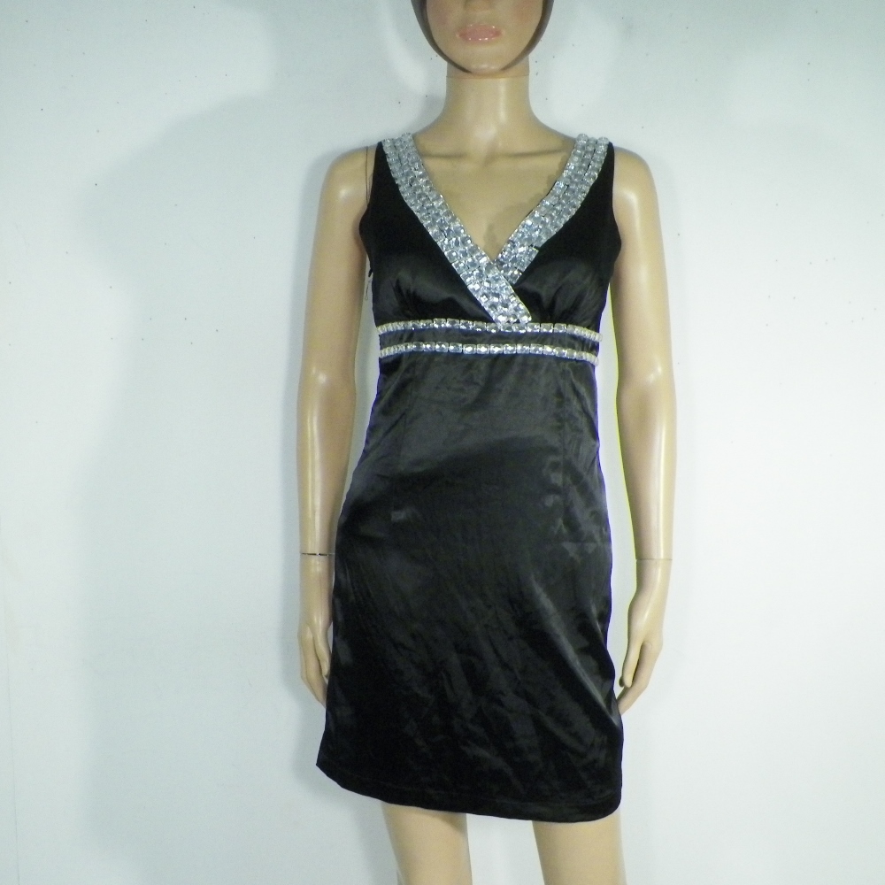 Acheter Robe De Soirée Noire 100 % FASHION Taille S. Parfait état - 10,00 € Robe De Soirée Noire 100 % FASHION Taille S. Parfait état reconditionné disponible sur Label Emmaüs