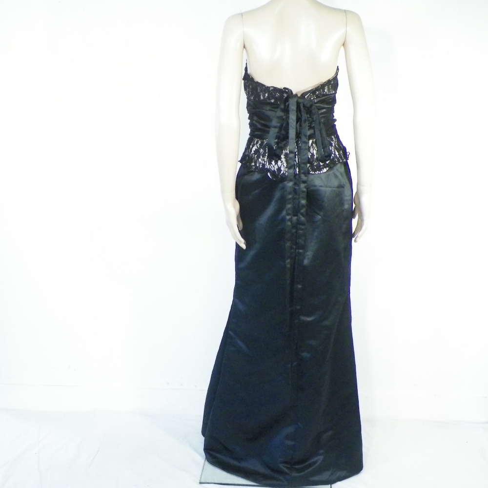 Voir photo 2 de Robe De Soirée Noire Taille Estimée M. Robe De Soirée Noire Taille Estimée M. Bon état reconditionné photo 2