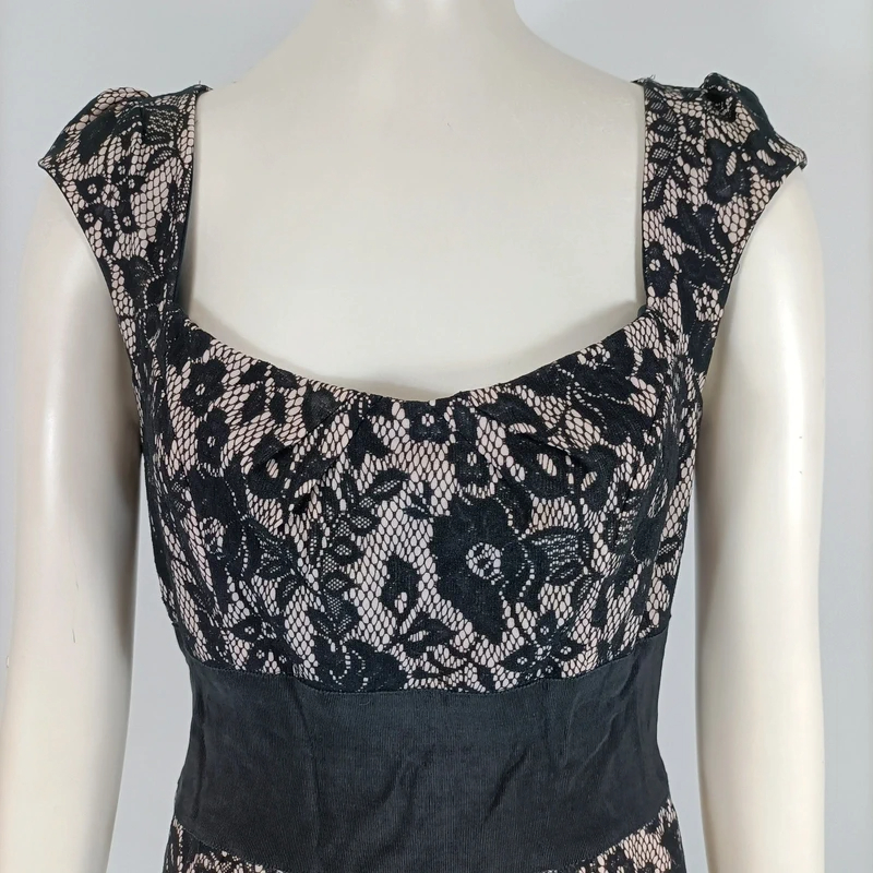 Voir photo 6 de Robe dentelle noire et beige Sinéquanone coupe ajustée taille M Robe dentelle noire et beige Sinéquanone coupe ajustée taille M Très bon état reconditionné photo 6