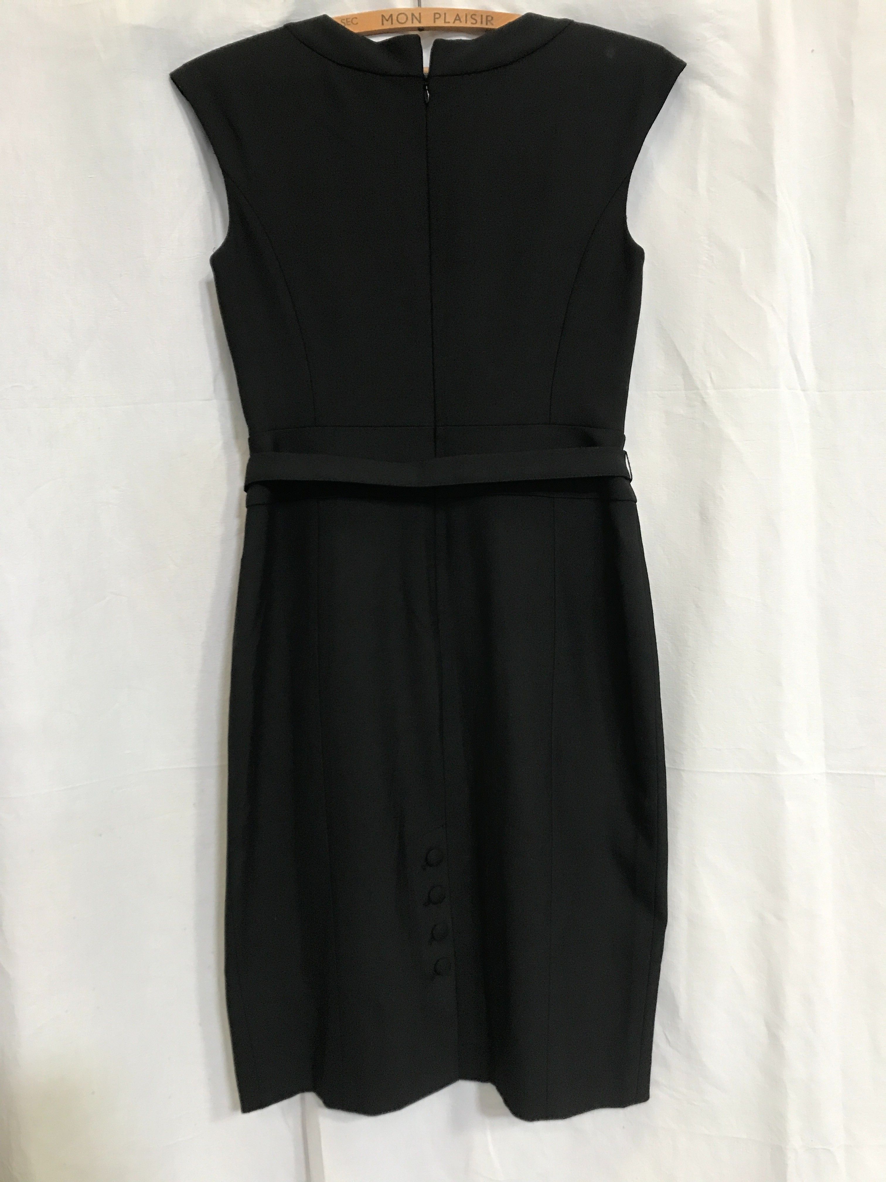 Voir photo 5 de robe droite noire sans manches classique élégant CAROLL T36 robe droite noire sans manches classique élégant CAROLL T36 Très bon état reconditionné photo 5