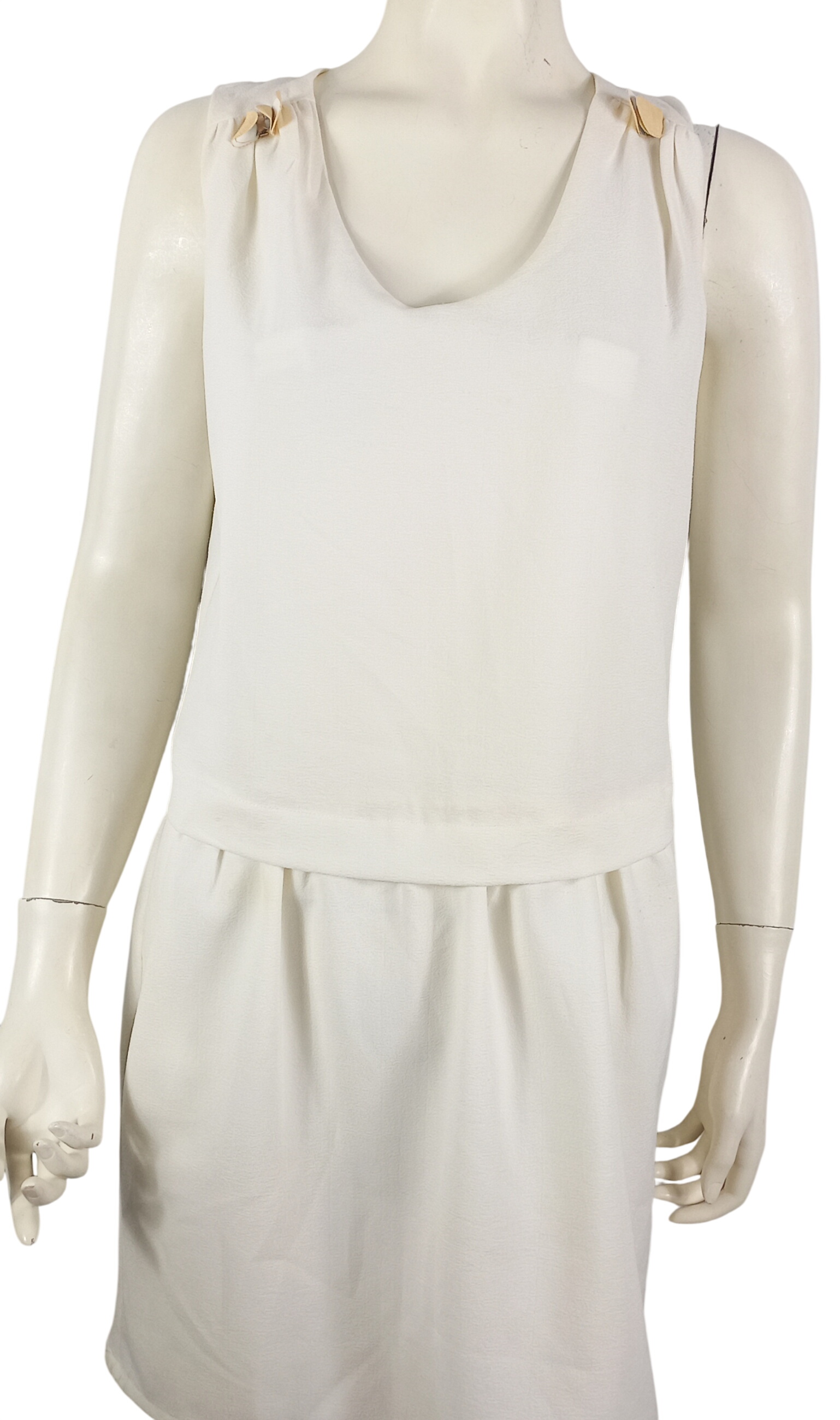 Acheter ROBE ÉCRU AVEC NŒUD DÉCO DS LE DOS " VICTORIA KARL" T s Très bon état - 10,90 € ROBE ÉCRU AVEC NŒUD DÉCO DS LE DOS " VICTORIA KARL" T s Très bon état reconditionné disponible sur Label Emmaüs