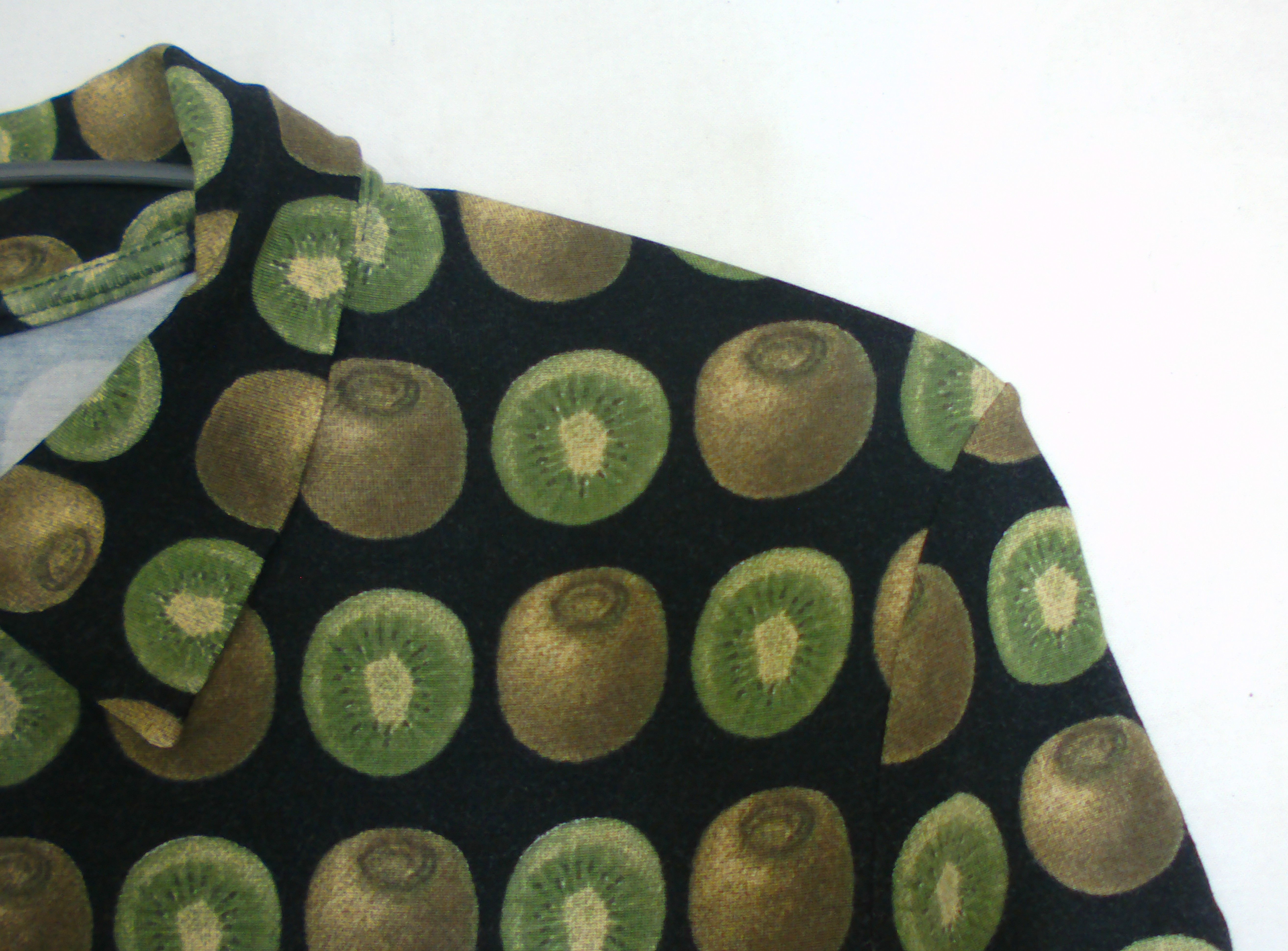 Voir photo 3 de Robe ETAM, motifs kiwi, taille 36 Robe ETAM, motifs kiwi, taille 36 Très bon état reconditionné photo 3