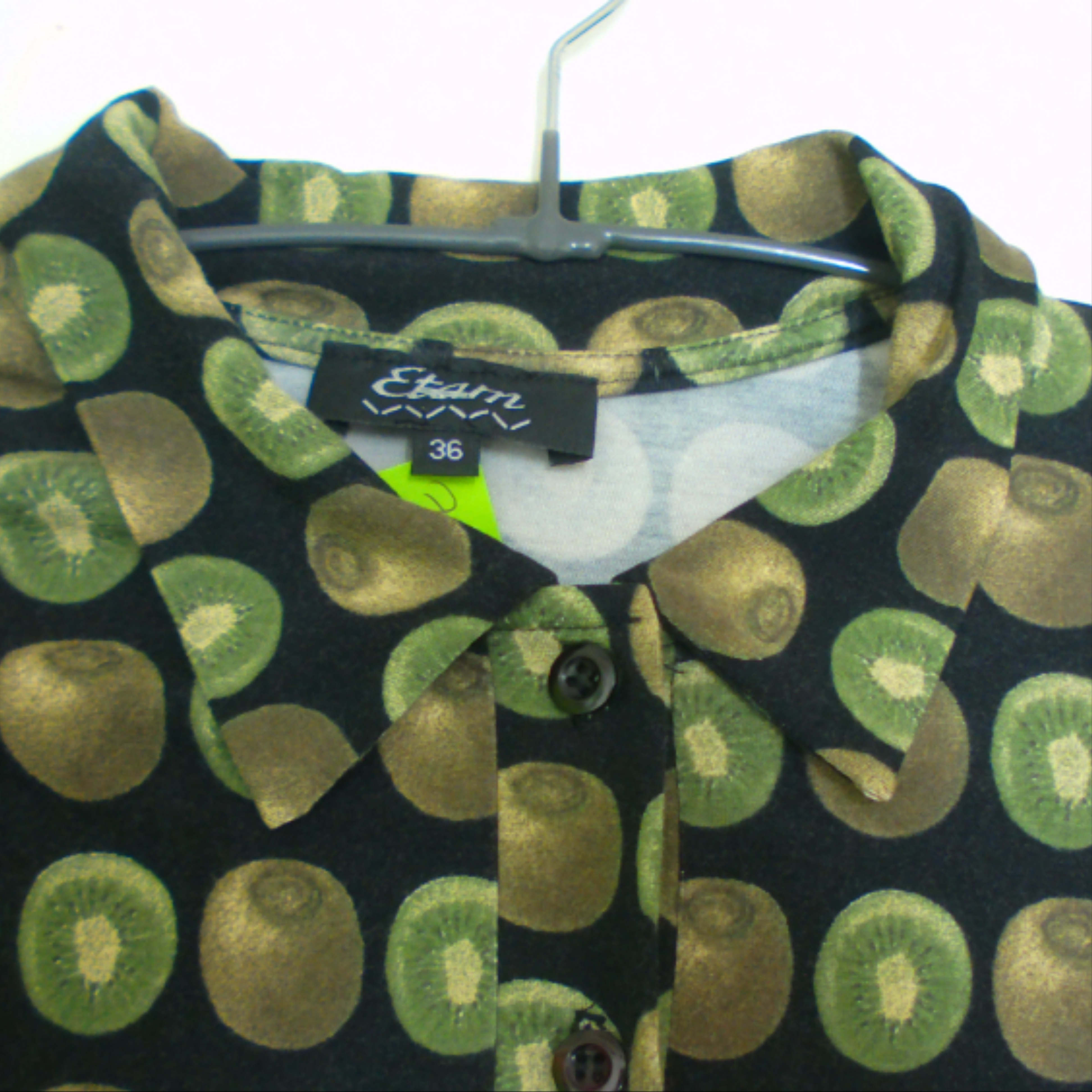 Voir photo 9 de Robe ETAM, motifs kiwi, taille 36 Robe ETAM, motifs kiwi, taille 36 Très bon état reconditionné photo 9