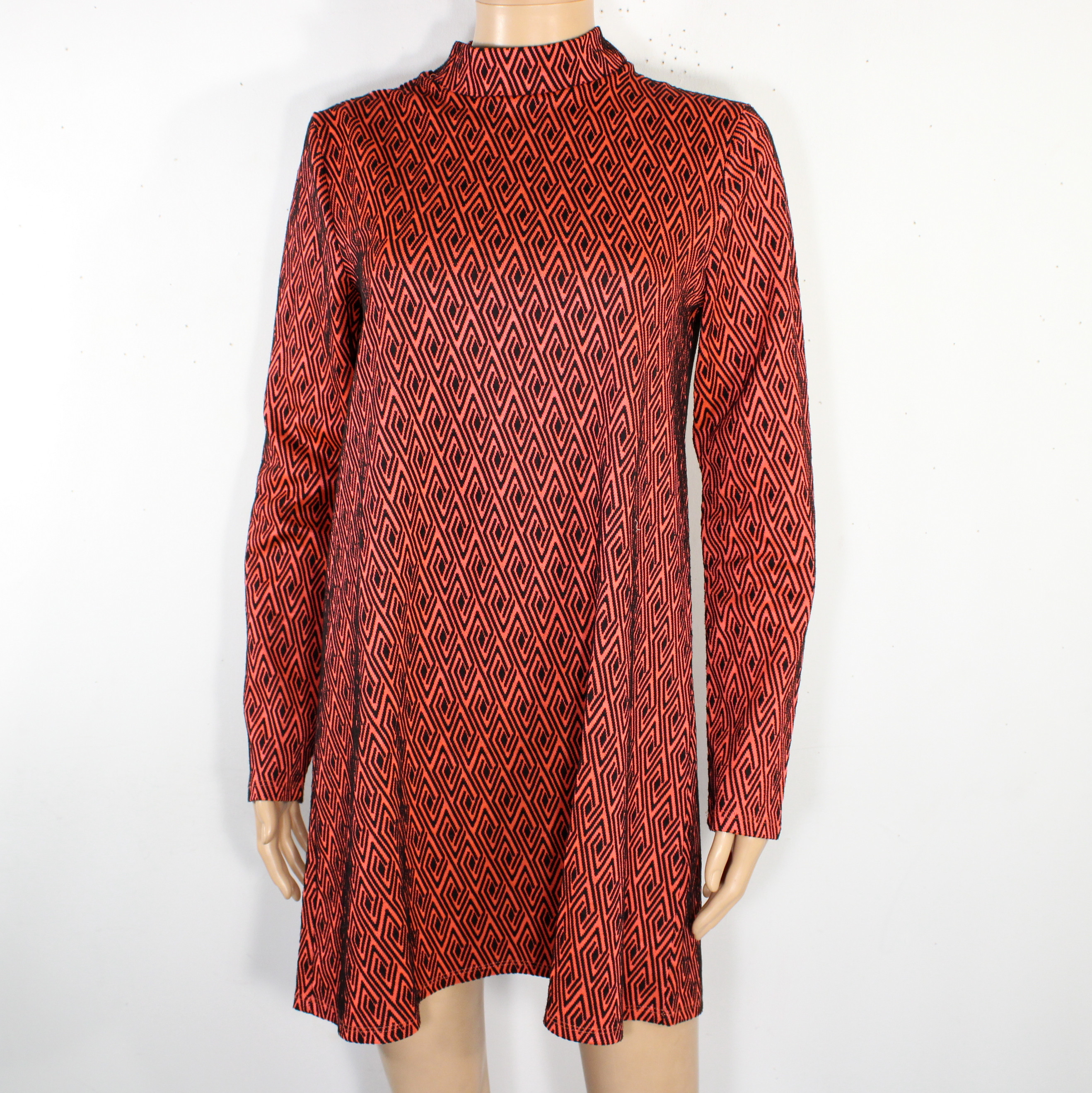Voir photo 2 de Robe Femme Corail Fluo & Noire ZARA Taille M Robe Femme Corail Fluo & Noire ZARA Taille M Bon état reconditionné photo 2