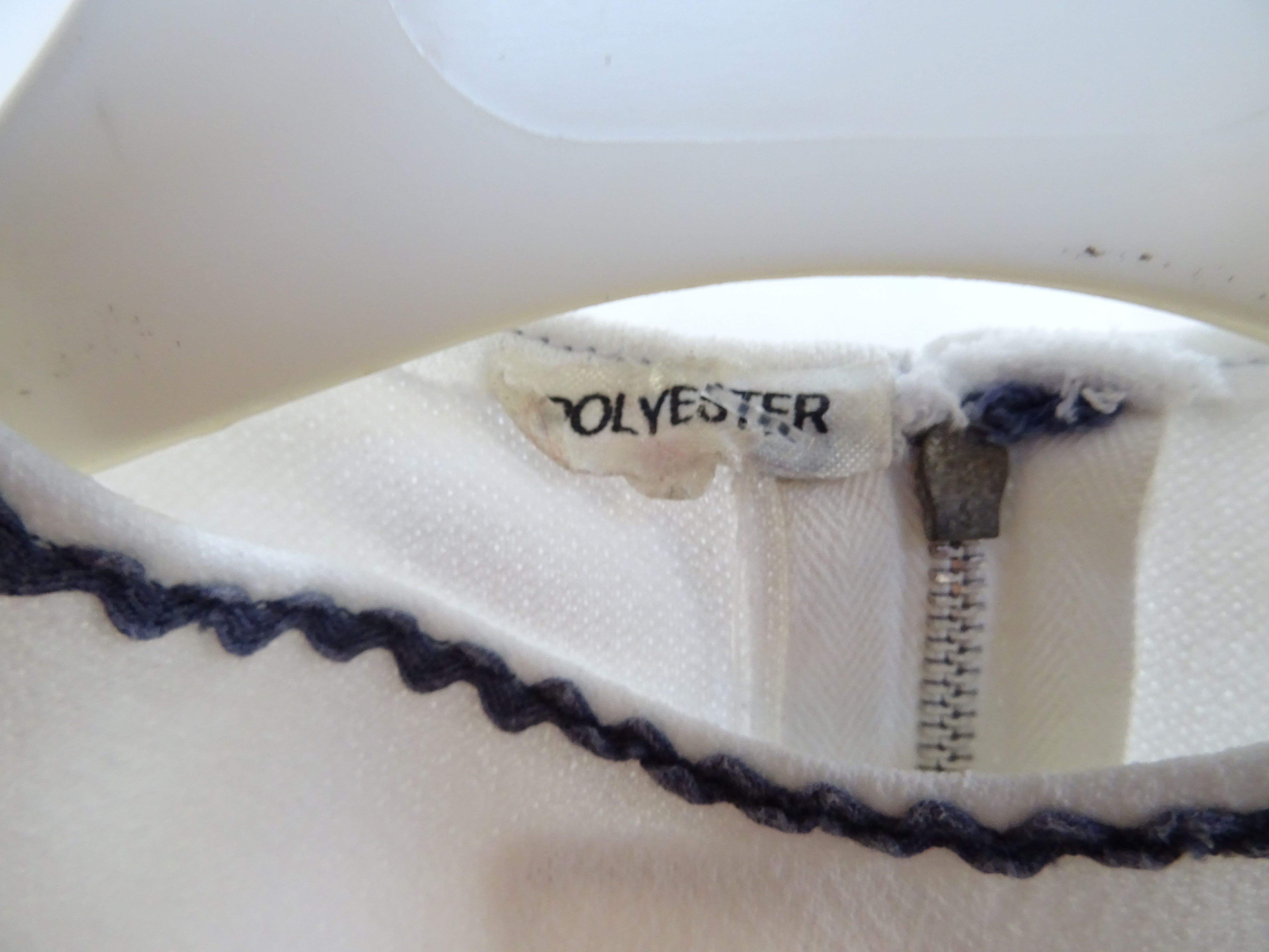 Voir photo 2 de Robe fille blanche taille 8/10 ans Robe fille blanche taille 8/10 ans Très bon état reconditionné photo 2