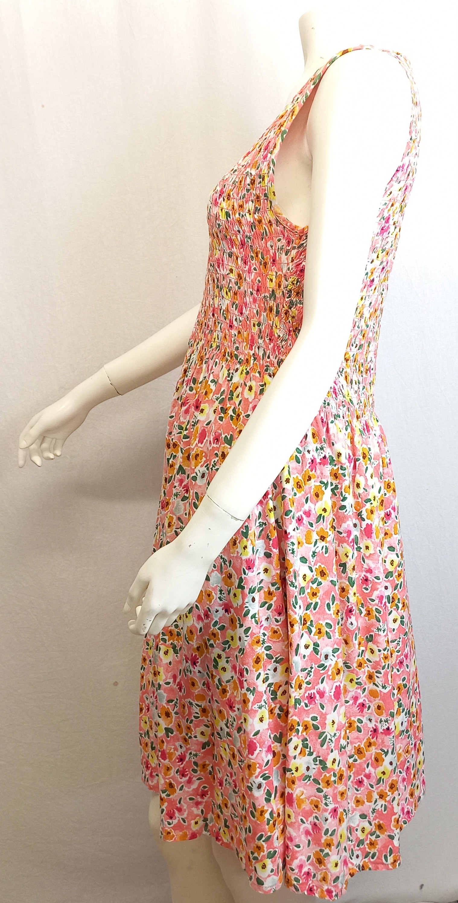 Voir photo 2 de Robe fleurie a bretelles multicolore "ZAMBA" T42 Robe fleurie a bretelles multicolore "ZAMBA" T42 Très bon état reconditionné photo 2