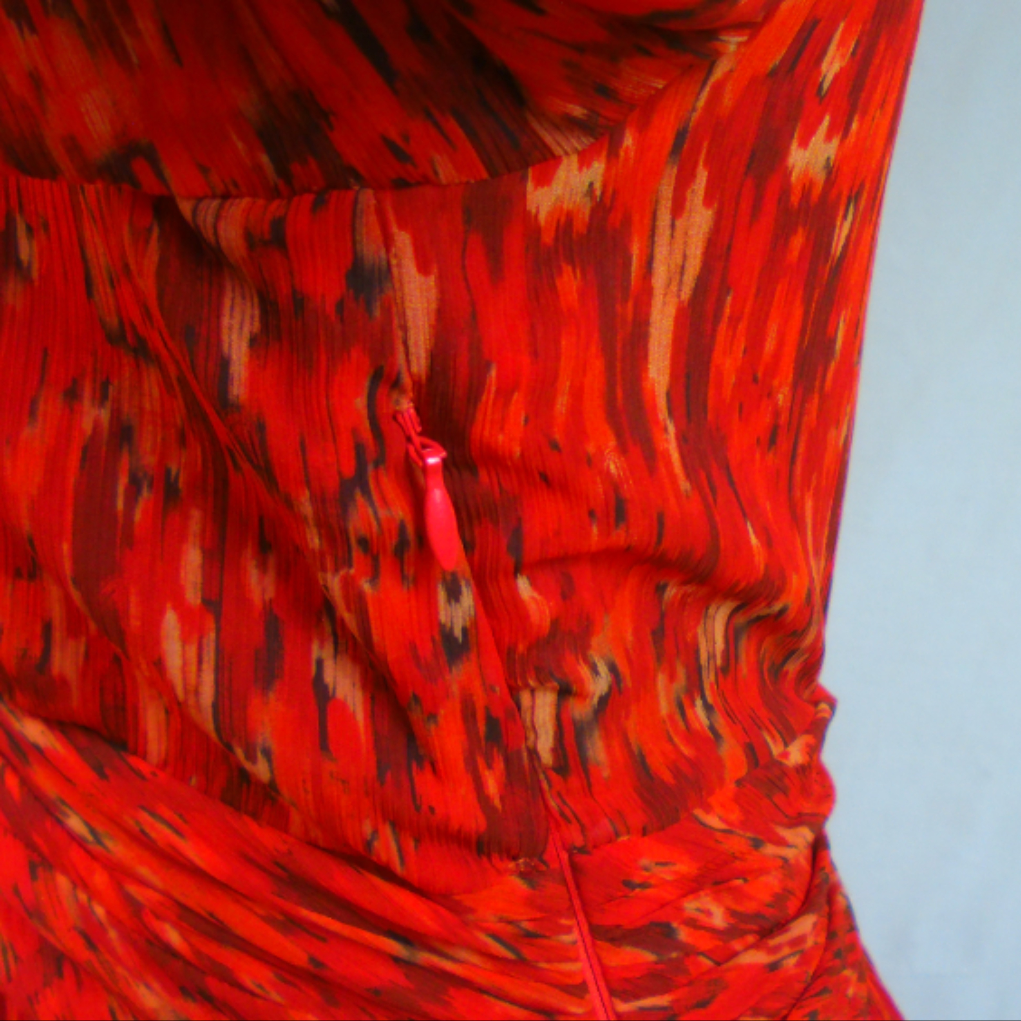 Voir photo 8 de Robe KOOKAÏ, motif rouge, orange et marron, en très bon état, taille 38 Robe KOOKAÏ, motif rouge, orange et marron, en très bon état, taille 38 Très bon état reconditionné photo 8