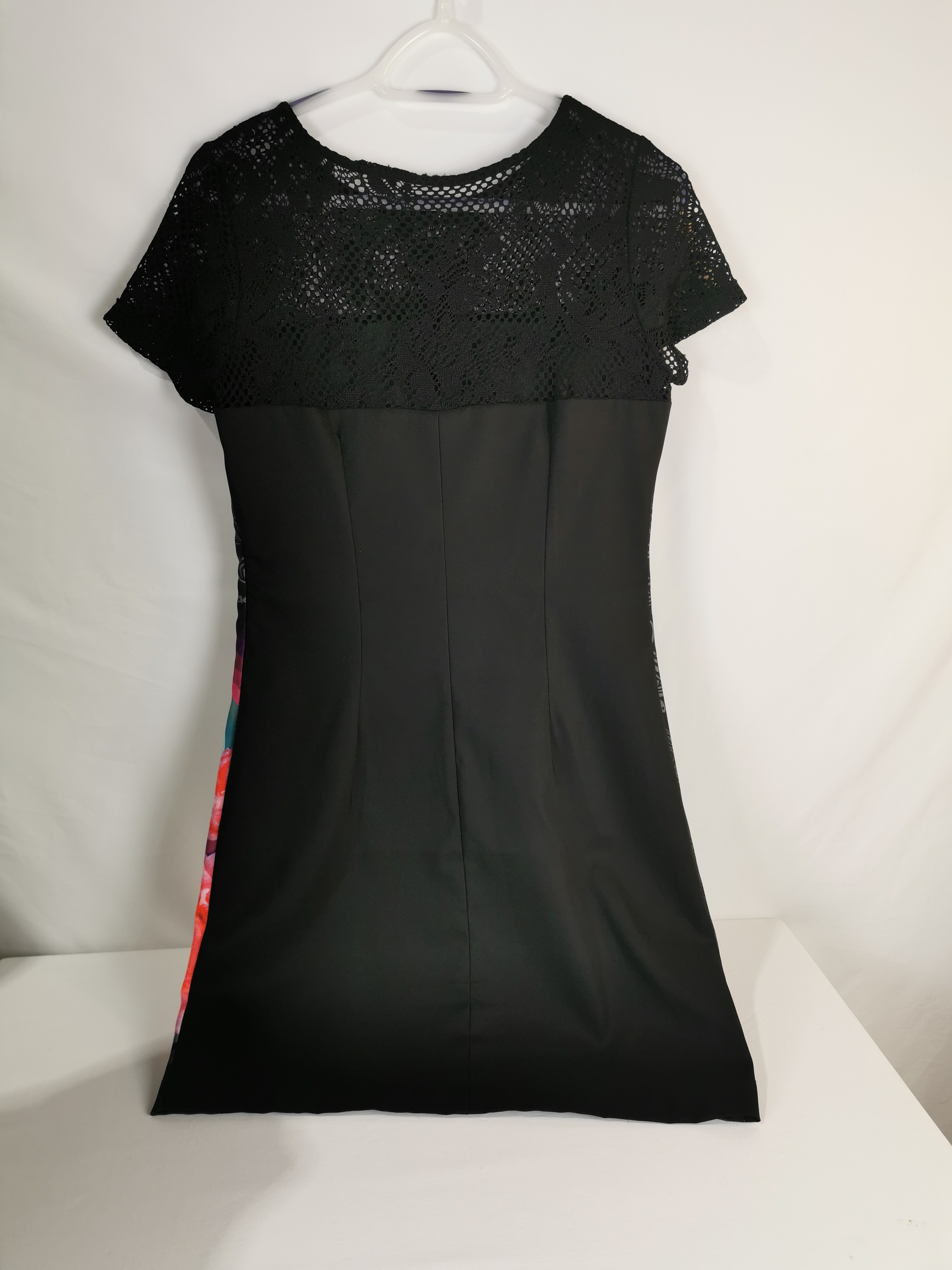 Voir photo 3 de Robe La La - noire - Desigual - taille 40 - 40 Robe La La - noire - Desigual - taille 40 - 40 Très bon état reconditionné photo 3