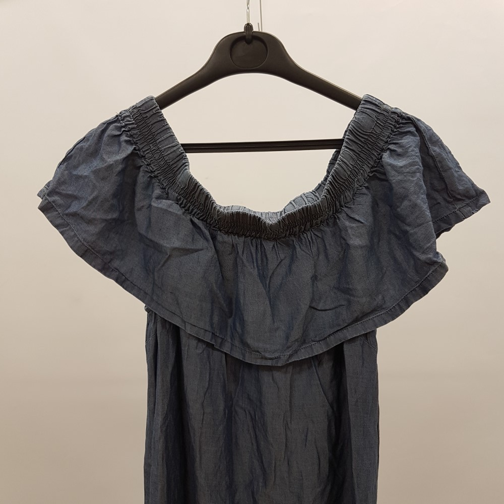 Voir photo 5 de Robe légère en denim clair - ETAM - Taille 40 Robe légère en denim clair - ETAM - Taille 40 Très bon état reconditionné photo 5