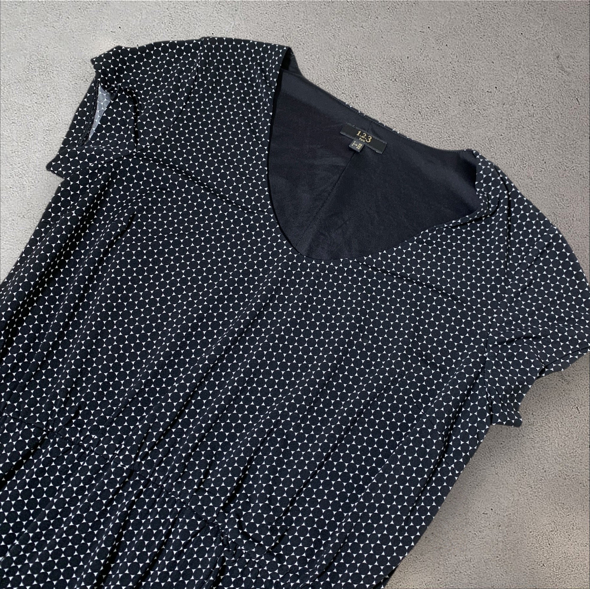 Voir photo 3 de Robe manches courtes - 1.2.3 Paris - T38 Robe manches courtes - 1.2.3 Paris - T38 Très bon état reconditionné photo 3