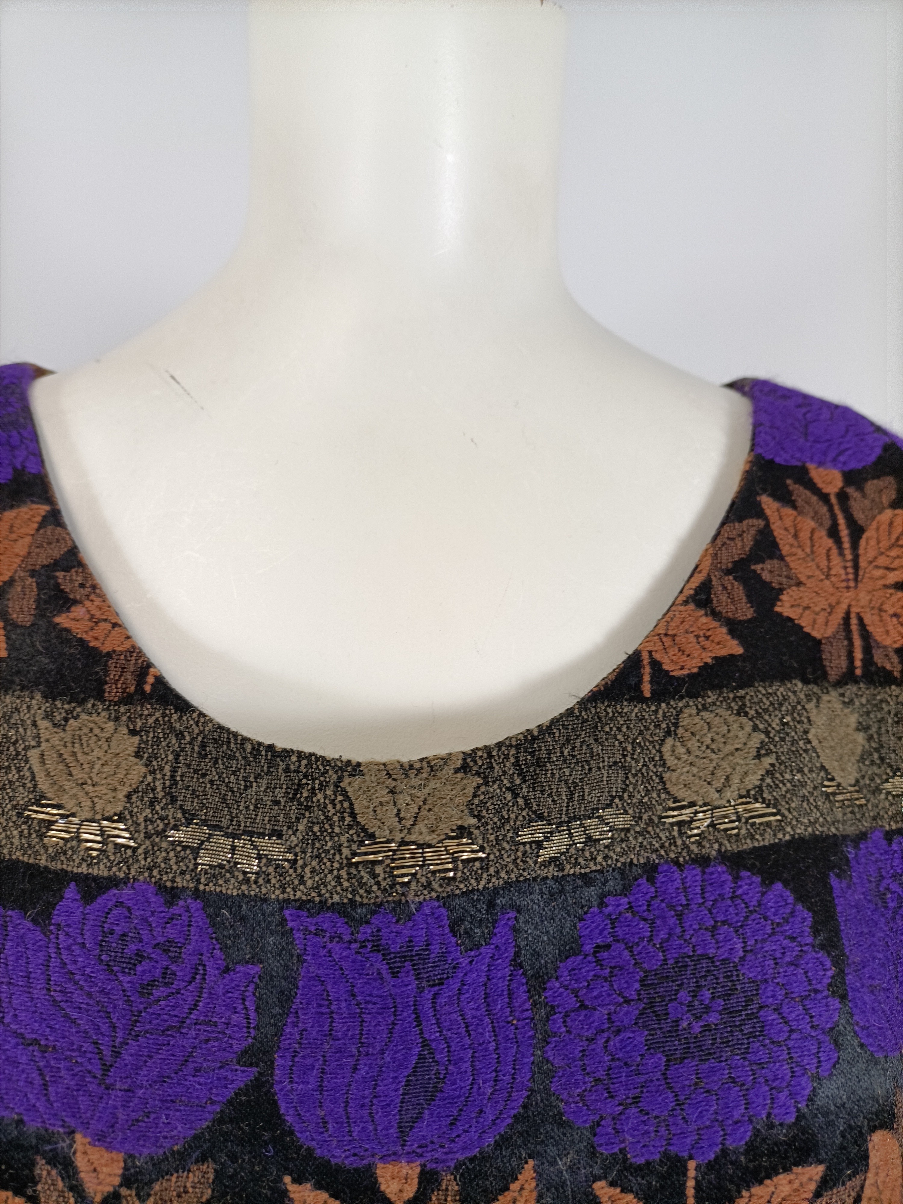 Voir photo 4 de Robe midi jacquard noir violet cuivre manches courtes longueur 102 cm Robe midi jacquard noir violet cuivre manches courtes longueur 102 cm Parfait état reconditionné photo 4