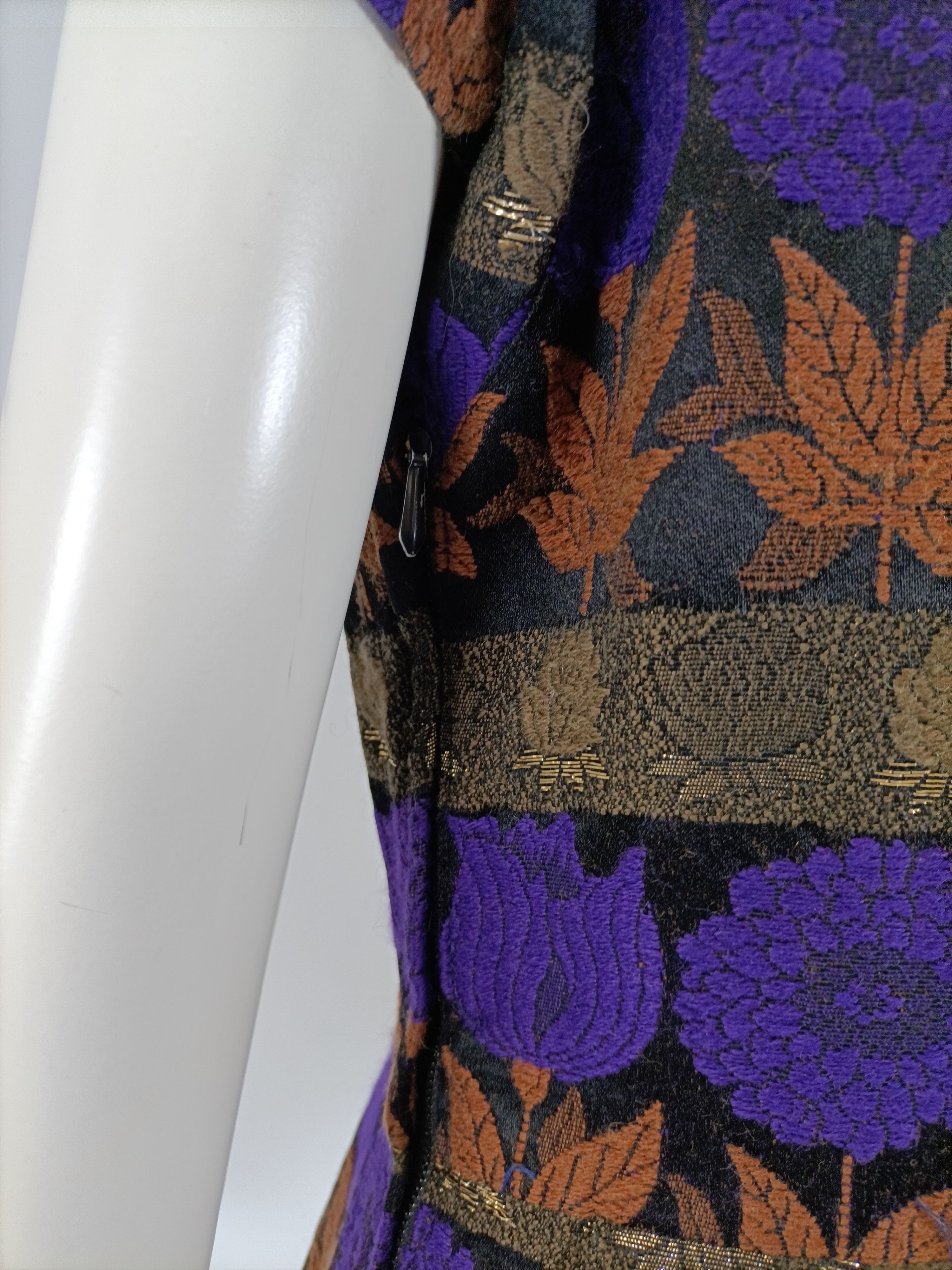 Voir photo 6 de Robe midi jacquard noir violet cuivre manches courtes longueur 102 cm Robe midi jacquard noir violet cuivre manches courtes longueur 102 cm Parfait état reconditionné photo 6