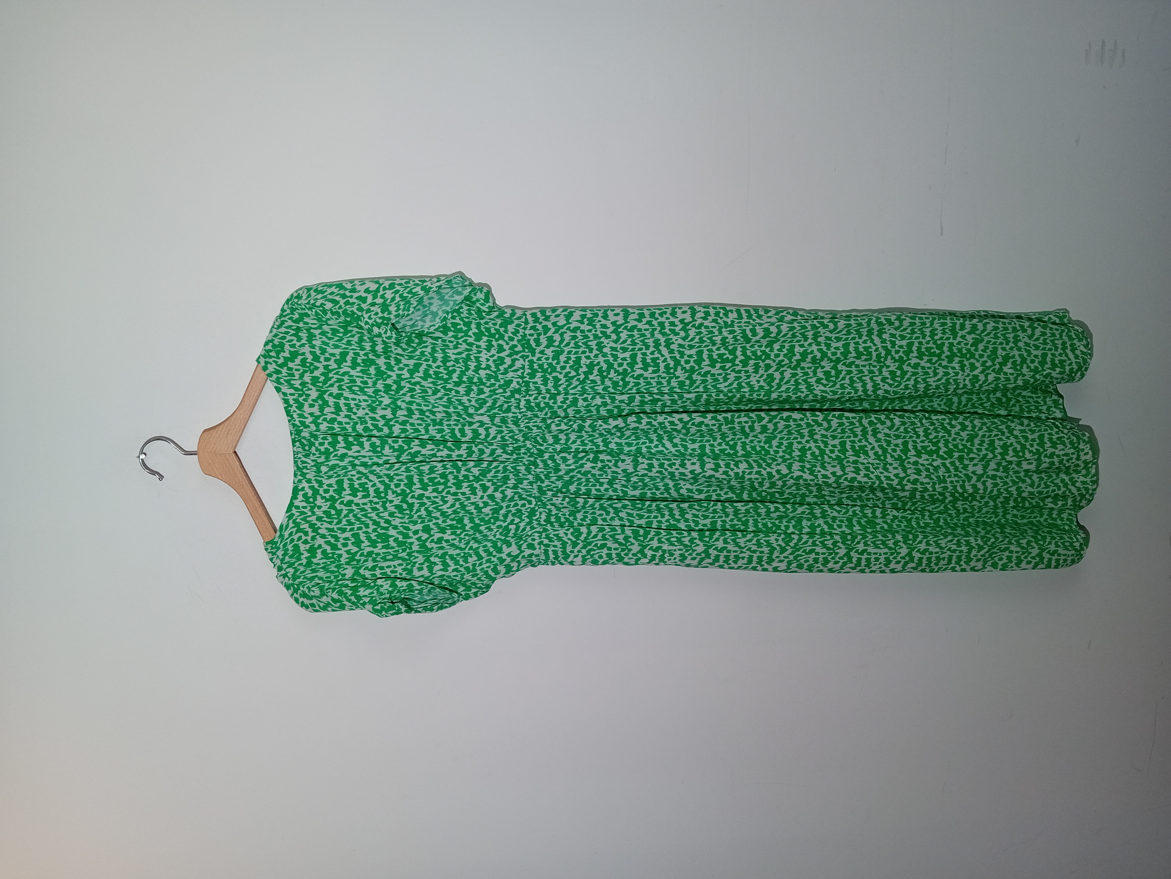 Voir photo 2 de Robe Midi Verte Et Blanche C&a Motifs (t5422) Robe Midi Verte Et Blanche C&a Motifs (t5422) Très bon état reconditionné photo 2