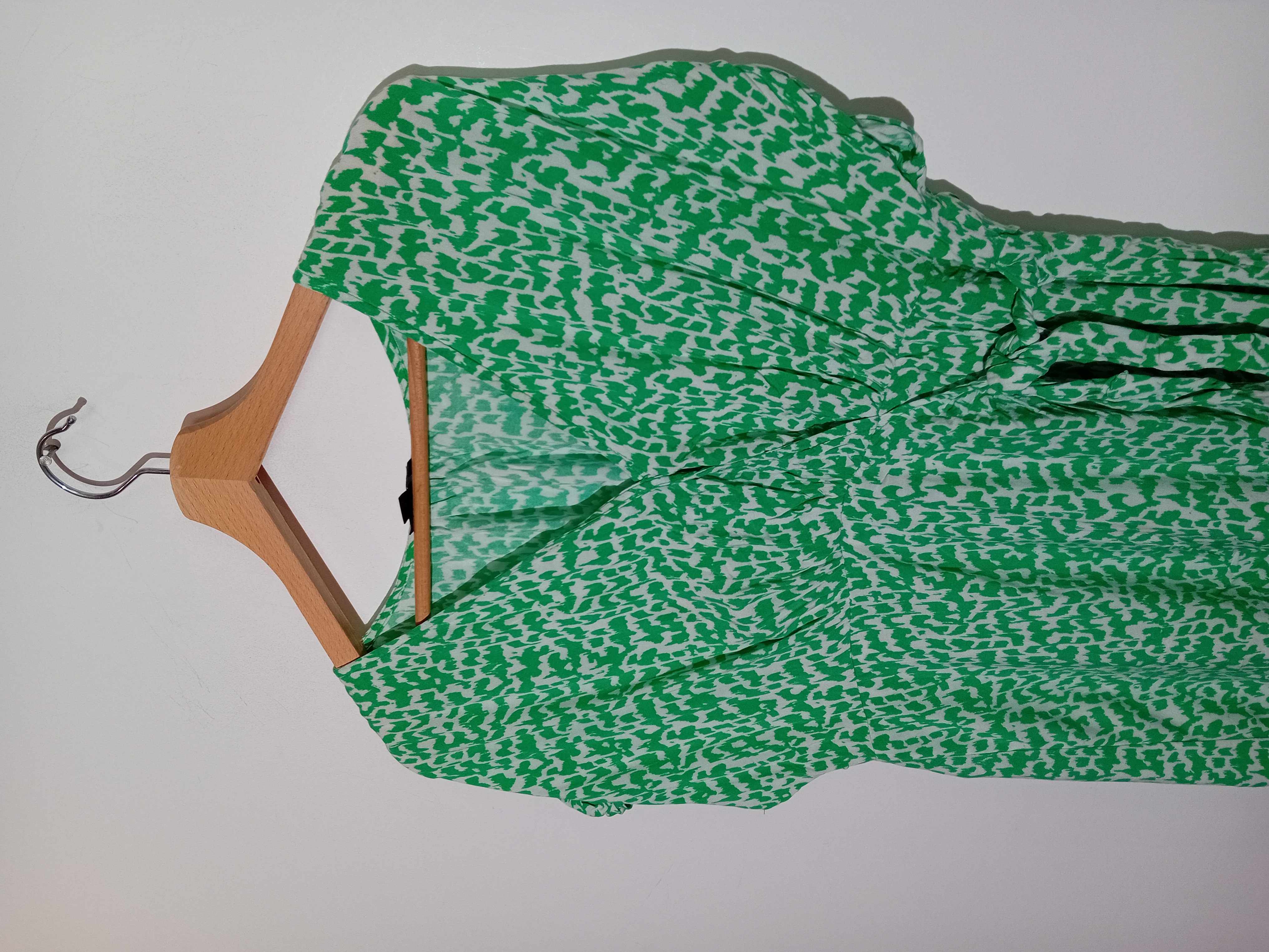 Voir photo 3 de Robe Midi Verte Et Blanche C&a Motifs (t5422) Robe Midi Verte Et Blanche C&a Motifs (t5422) Très bon état reconditionné photo 3