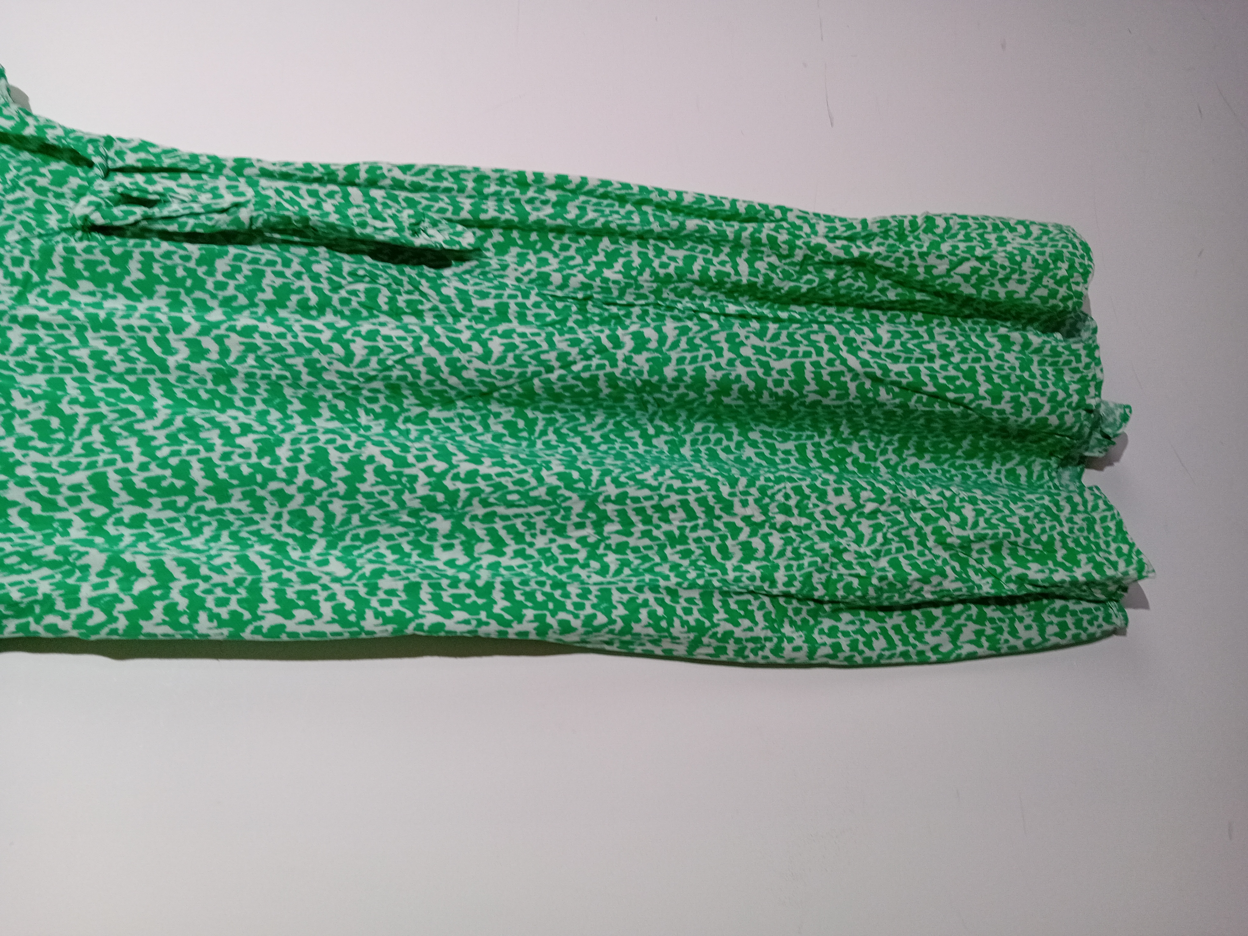 Voir photo 4 de Robe Midi Verte Et Blanche C&a Motifs (t5422) Robe Midi Verte Et Blanche C&a Motifs (t5422) Très bon état reconditionné photo 4