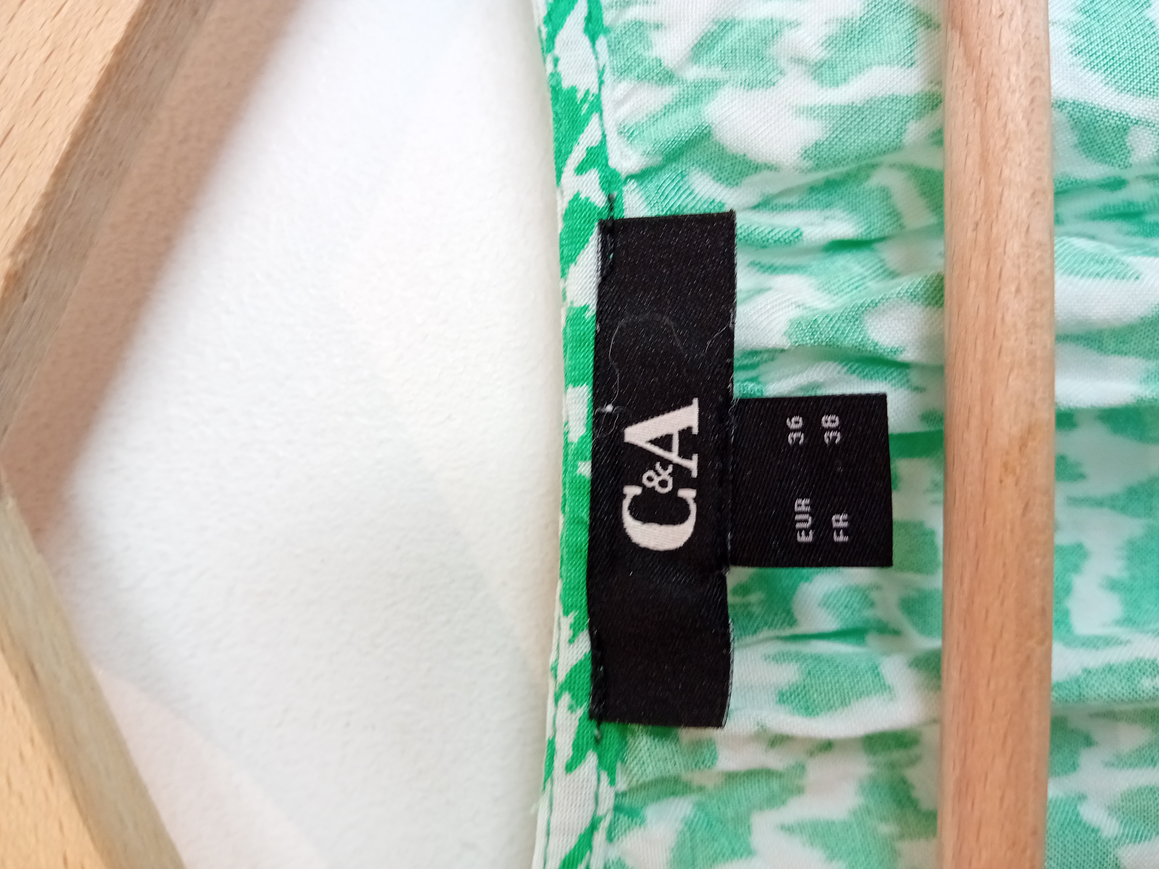 Voir photo 5 de Robe Midi Verte Et Blanche C&a Motifs (t5422) Robe Midi Verte Et Blanche C&a Motifs (t5422) Très bon état reconditionné photo 5