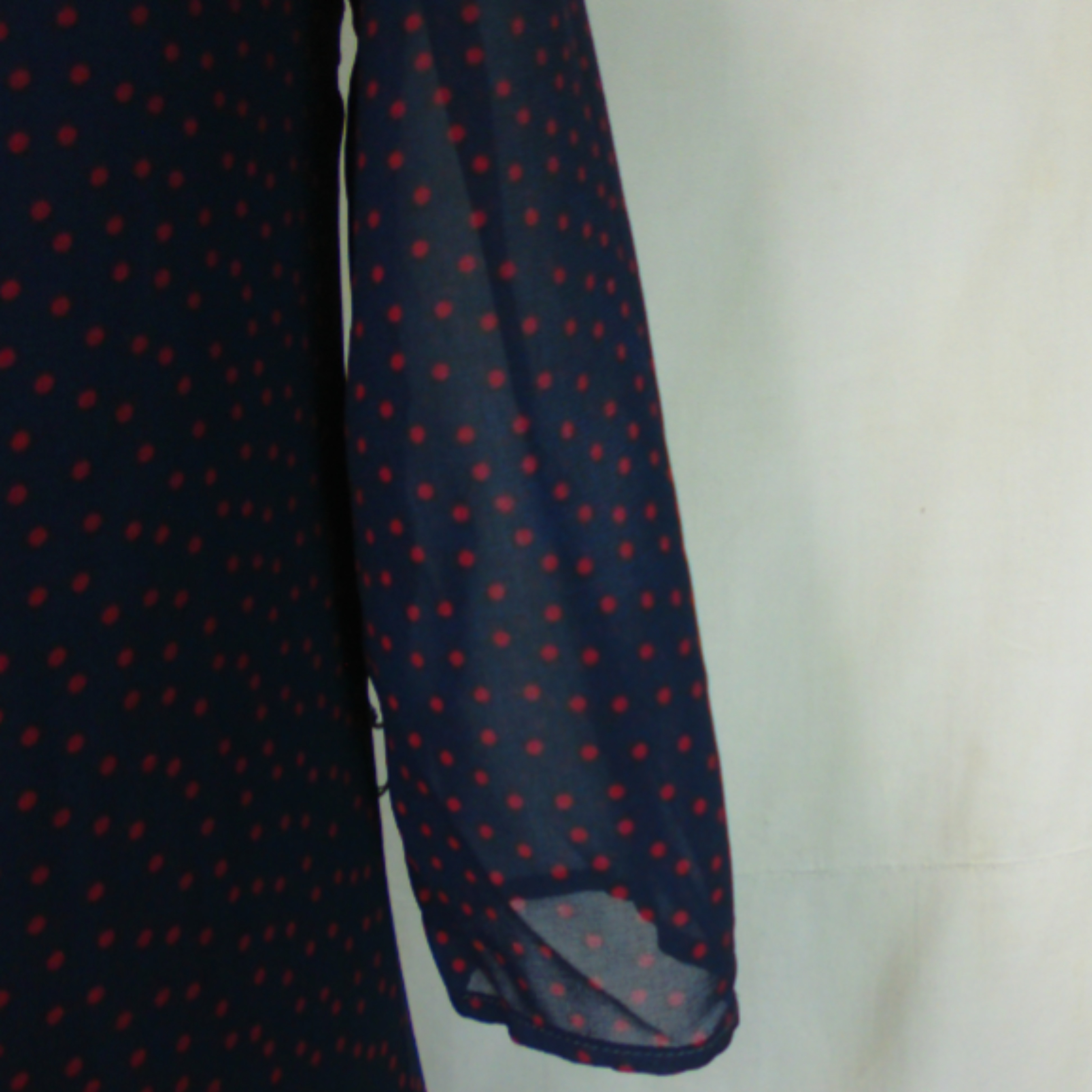 Voir photo 8 de Robe NAF NAF, bleu marine et pois rouge, taille 38 Robe NAF NAF, bleu marine et pois rouge, taille 38 Très bon état reconditionné photo 8