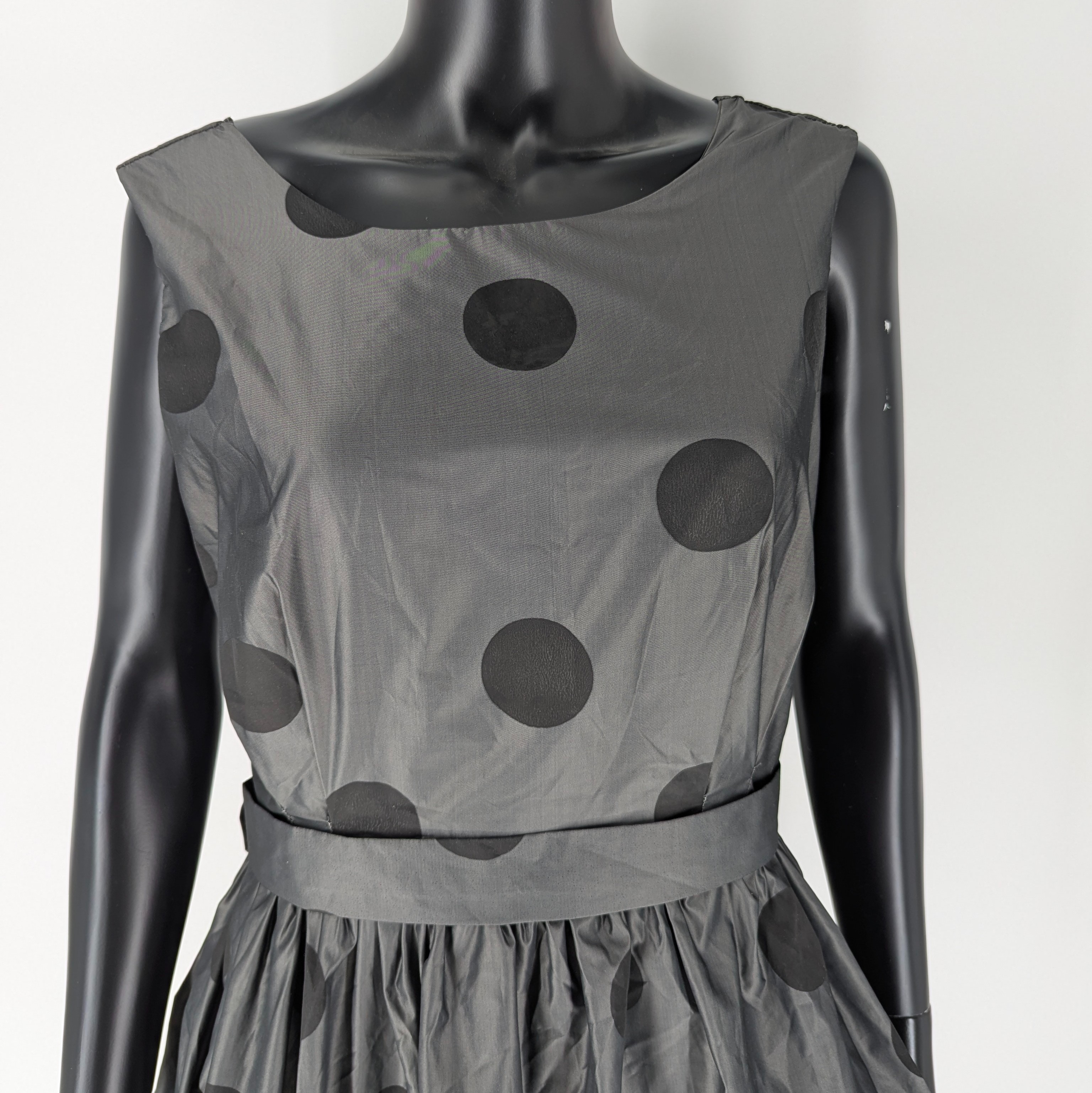 Voir photo 3 de Robe NAF NAF T.40 grise à pois noirs sans manche jupon en tulle Robe NAF NAF T.40 grise à pois noirs sans manche jupon en tulle Très bon état reconditionné photo 3