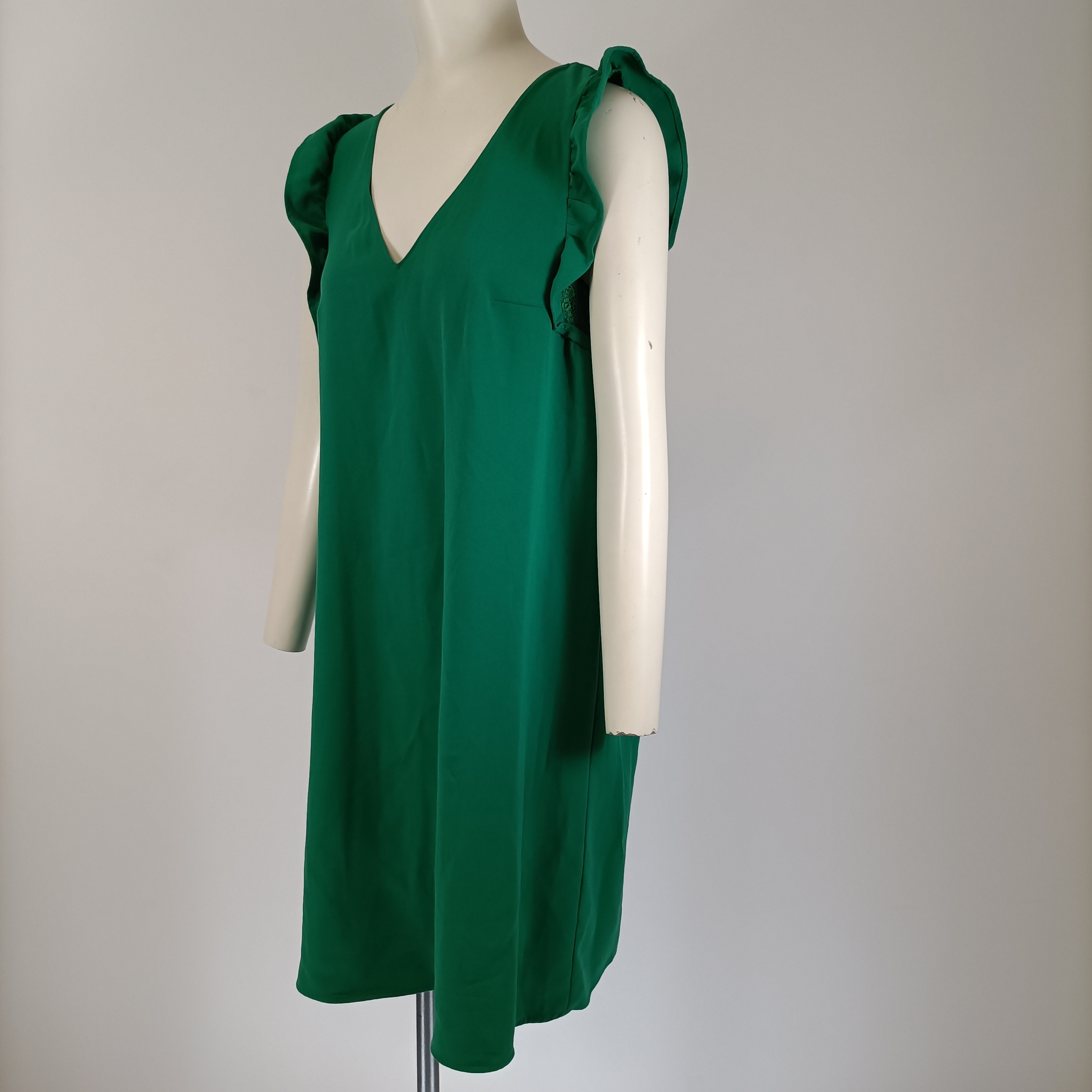 Voir photo 3 de Robe Naf Naf verte dentelle dos taille 38 A3743 Robe Naf Naf verte dentelle dos taille 38 A3743 Très bon état reconditionné photo 3