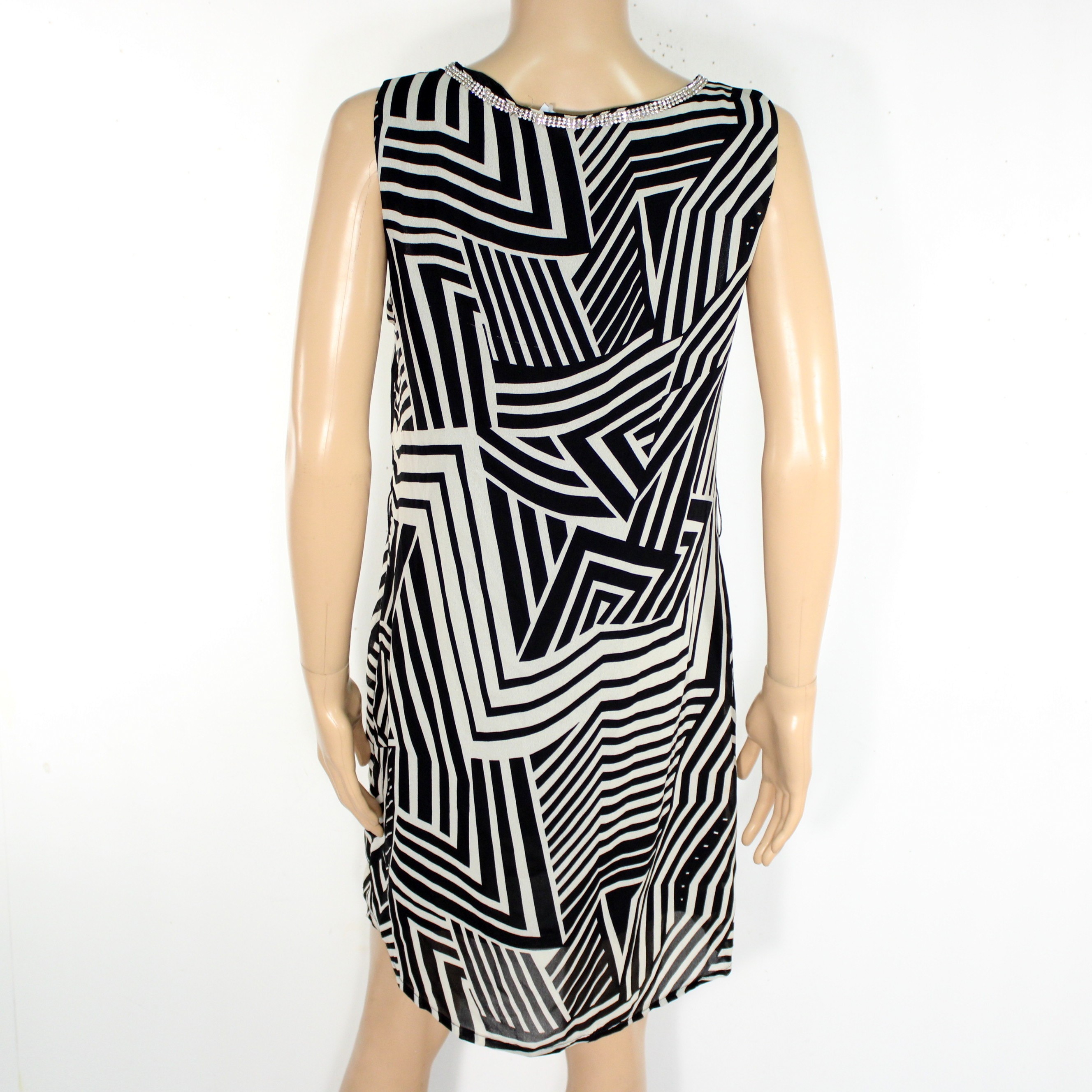 Voir photo 2 de Robe Noire & Blanche CLASSIC TRICOT Taille M /L Robe Noire & Blanche CLASSIC TRICOT Taille M /L Très bon état reconditionné photo 2