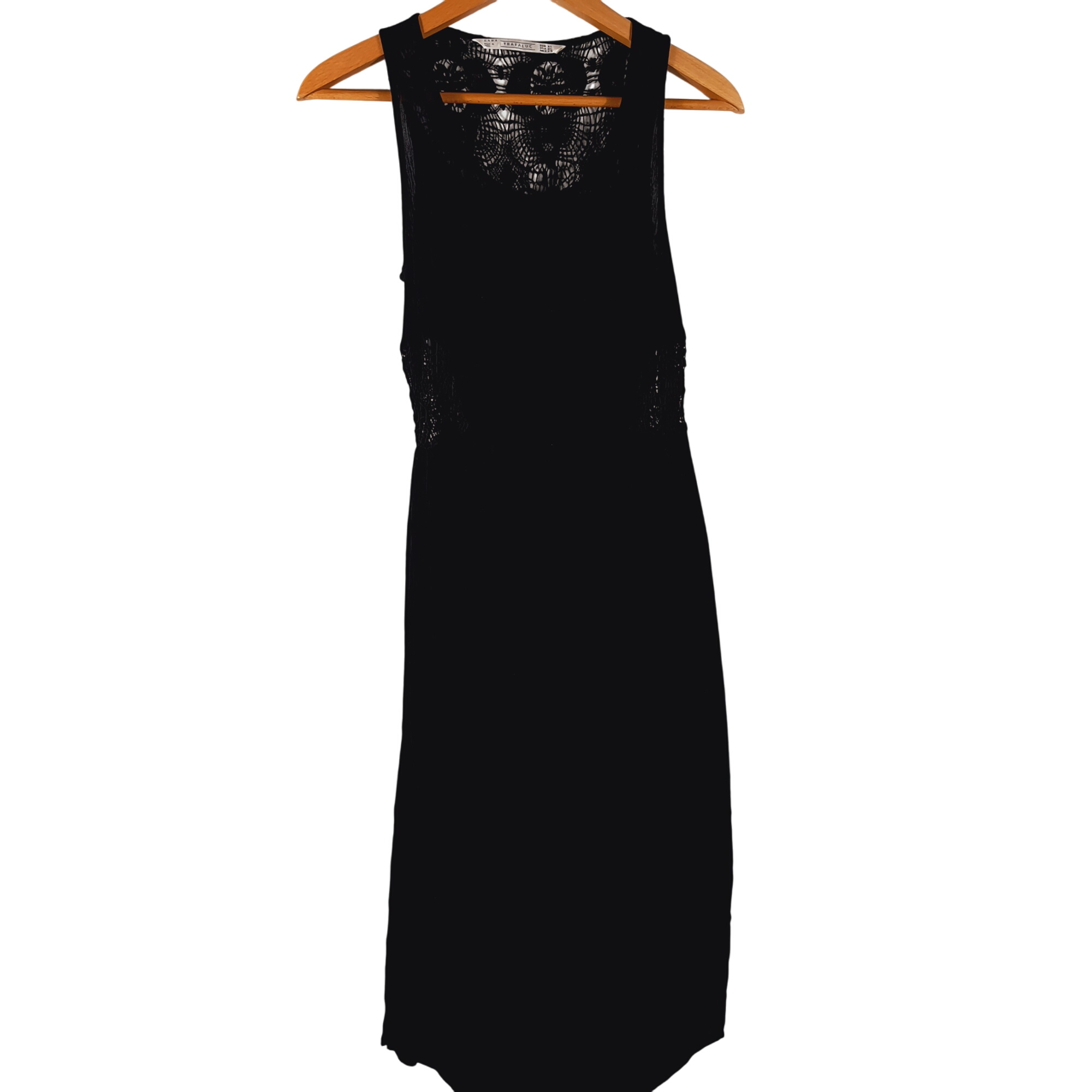 Acheter Robe noire crêpe et dentelle - Trafaluc - XS Très bon état - 10,00 € Robe noire crêpe et dentelle - Trafaluc - XS Très bon état reconditionné disponible sur Label Emmaüs